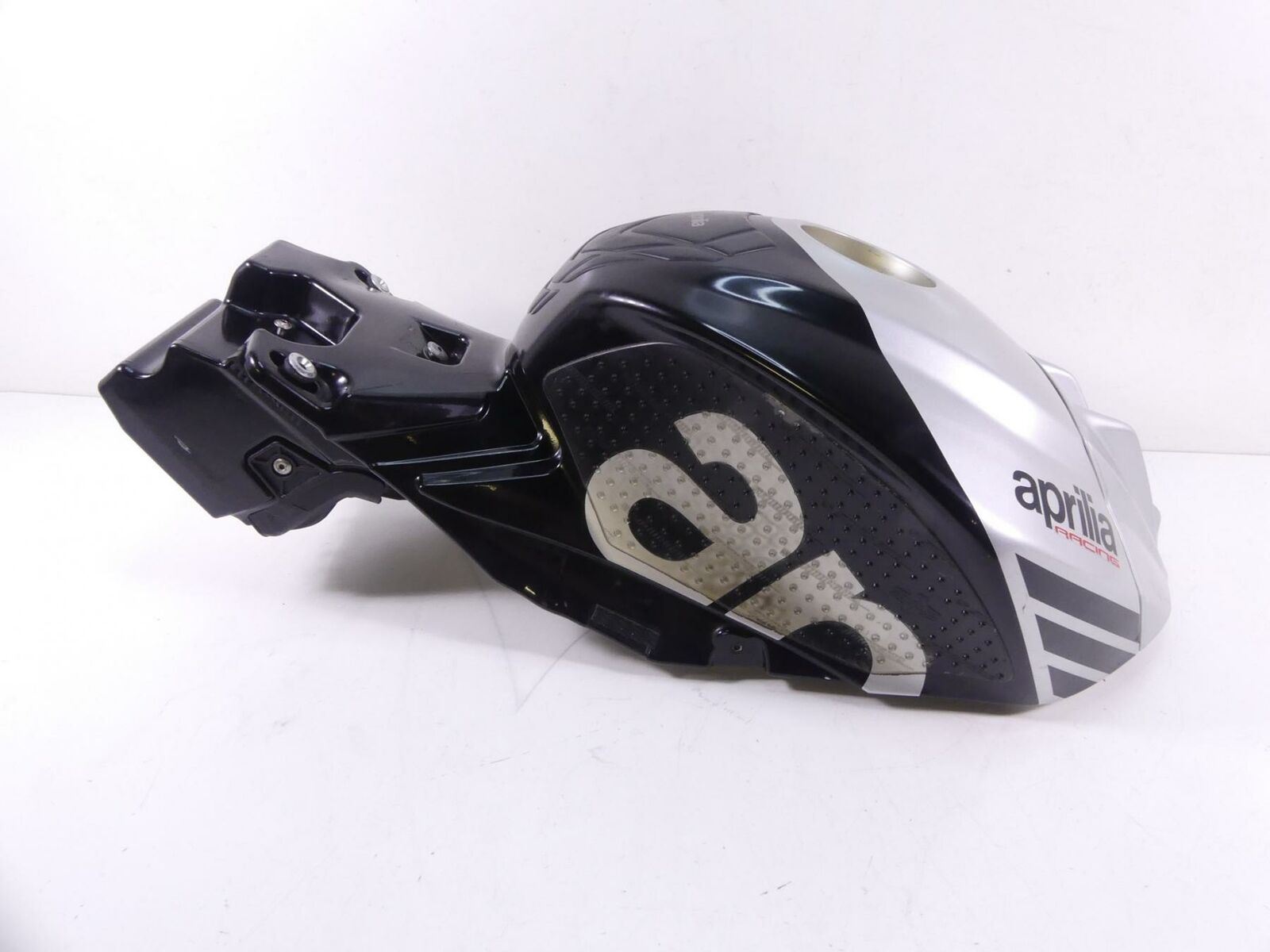 2016 Aprilia RSV 1100 Tuono V4 RR Fuel Gas Petrol Tank & Cover 2H000880000Z4 {{ shop.shopifyCountryName }} - Mototech271