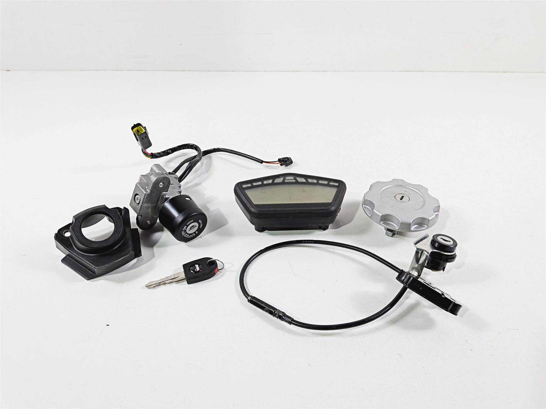 2016 Ducati Hypermotard 939 SP Speedometer Ignition Switch Key Set 11k 40611222B-Mototech271
