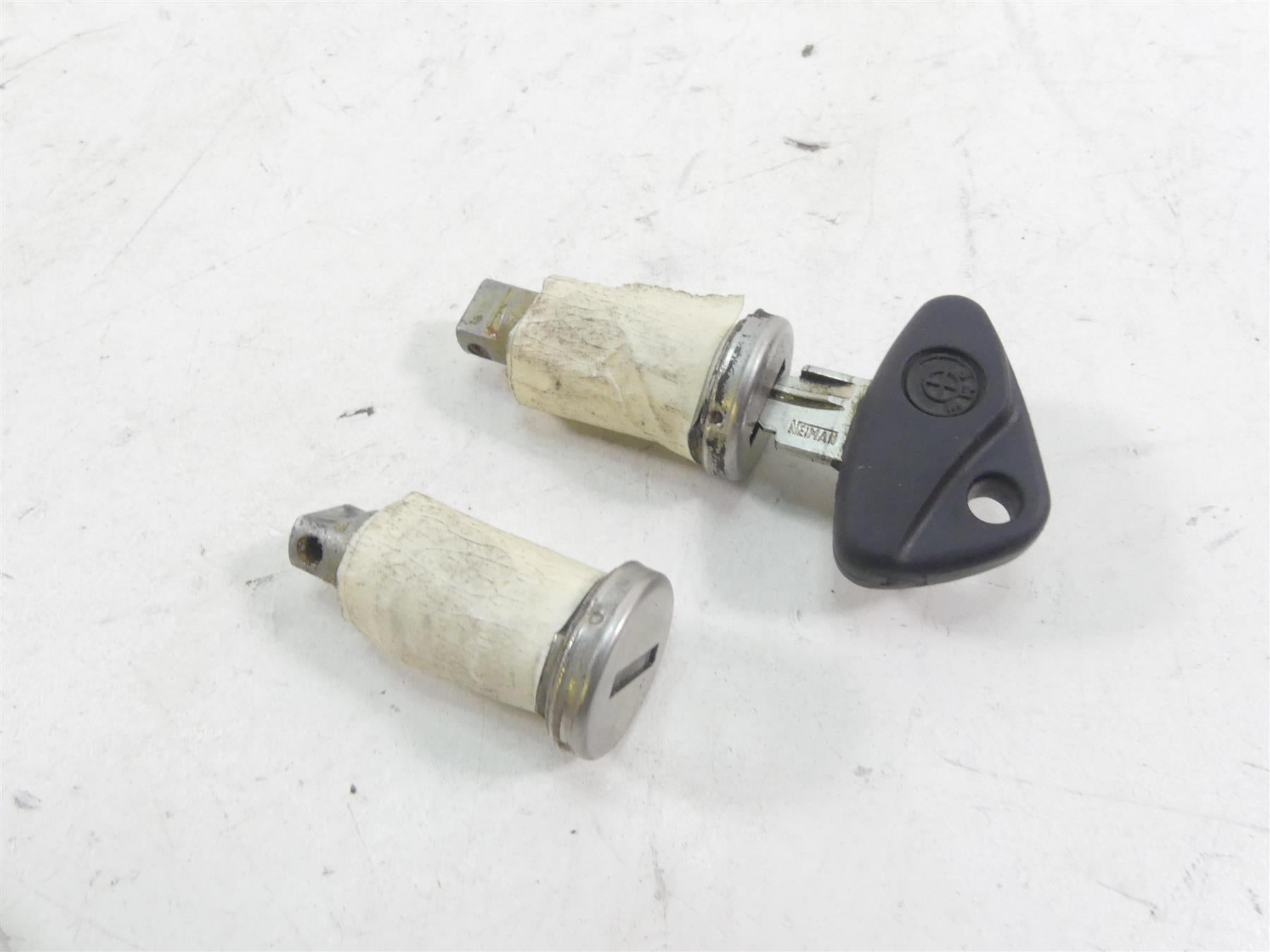 1999 BMW R1100 GS 259E Ignition Switch Gas Cap Seat Lock Key Set 51252313183 {{ shop.shopifyCountryName }} - Mototech271
