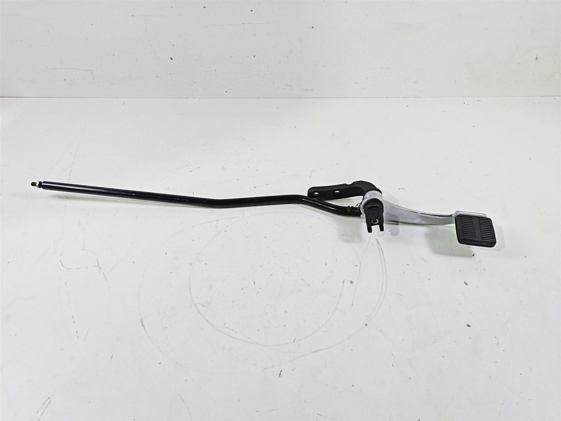 2016 Harley FXDWG Dyna Wide Glide Right Fw Cntrl Footpeg & Brake Pedal 42481-03A {{ shop.shopifyCountryName }} - Mototech271