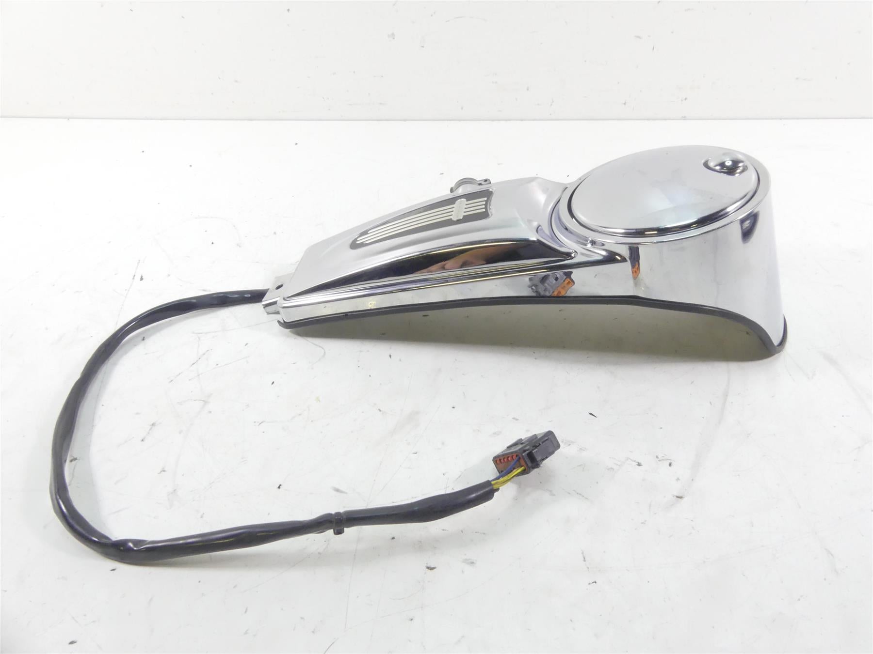 2007 Harley FLHTCU SE2 CVO Electra Glide Chrome Fuel Tank Dash Cover 61270-98A {{ shop.shopifyCountryName }} - Mototech271