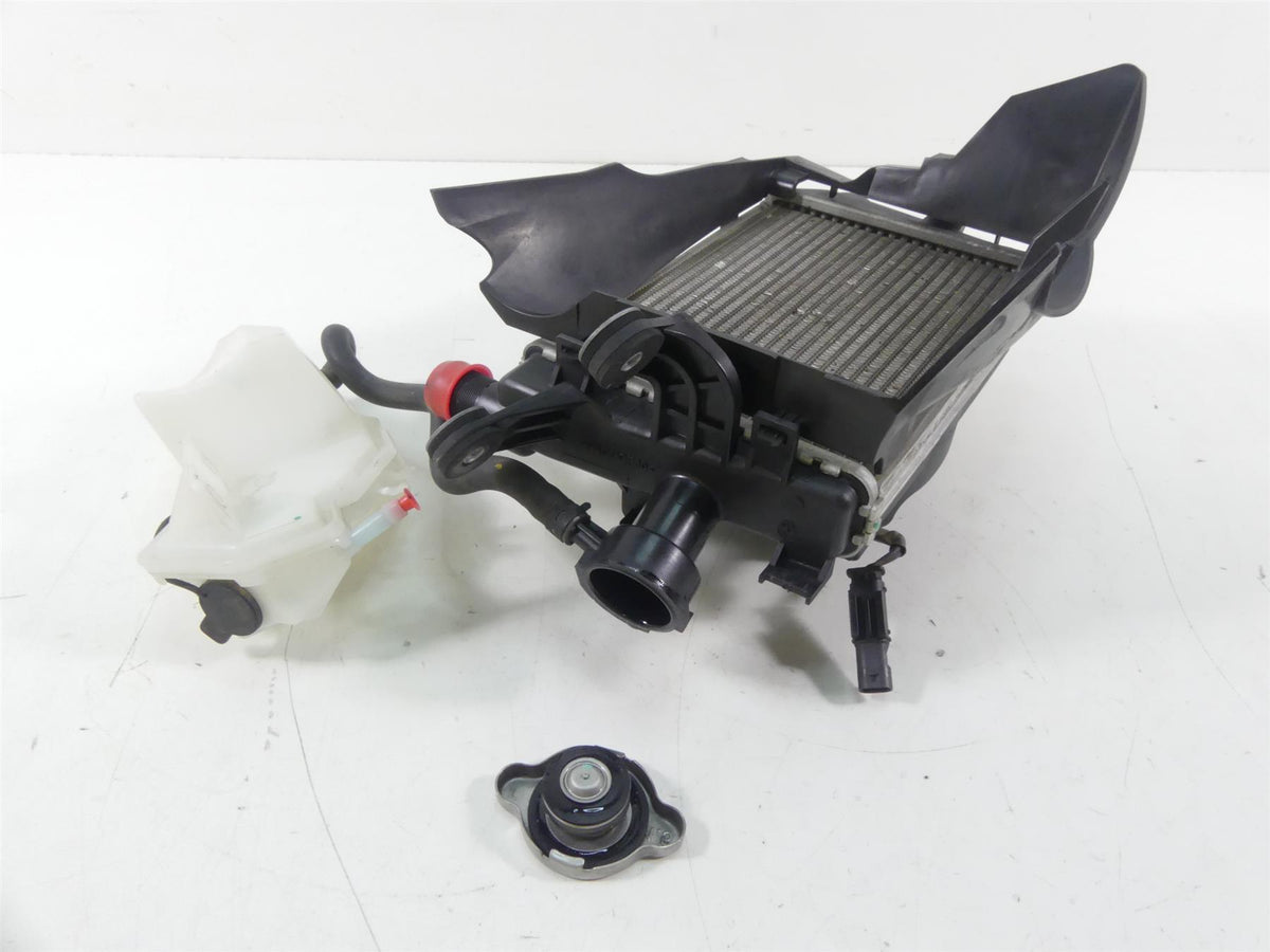2016 BMW R1200GS K50 Right Side Radiator + Reservoir & Hoses Set 17118546416 {{ shop.shopifyCountryName }} - Mototech271