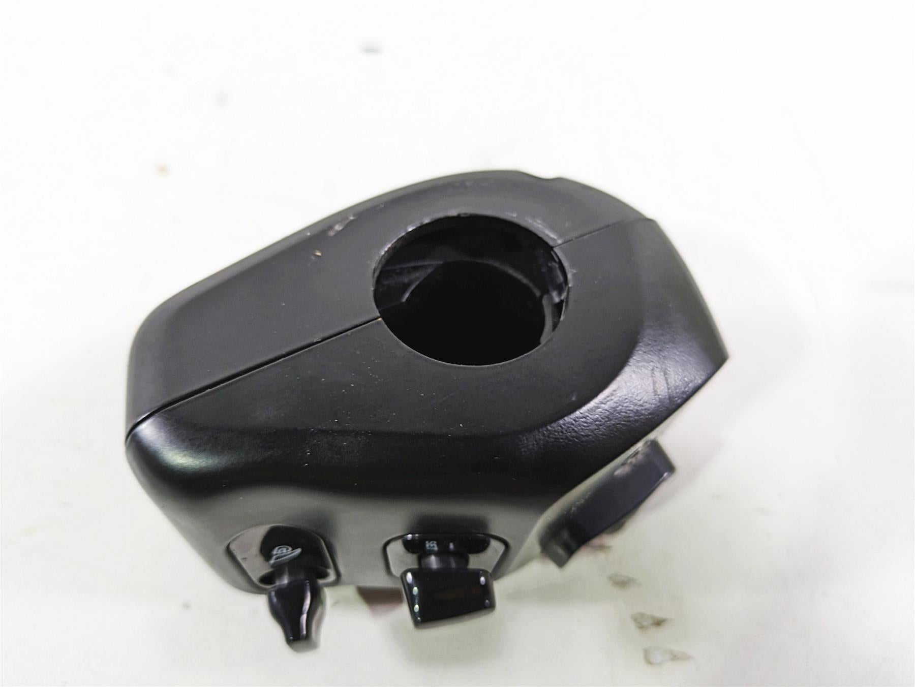 2018 Indian Chieftain Dark Horse Right Hand Control Switch 4016911 4018445 {{ shop.shopifyCountryName }} - Mototech271