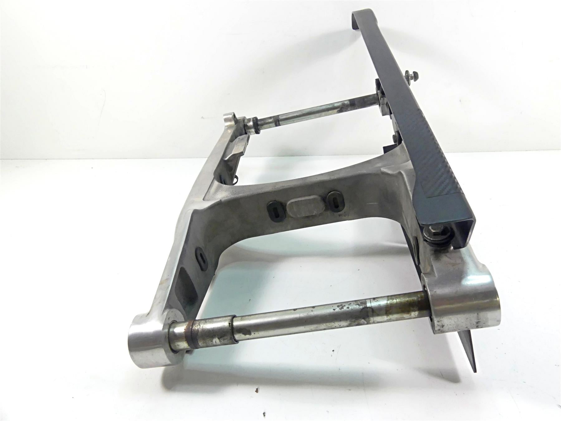 2013 Harley VRSCF Muscle Vrod Swingarm Swing Arm & Guards 48606-07A {{ shop.shopifyCountryName }} - Mototech271