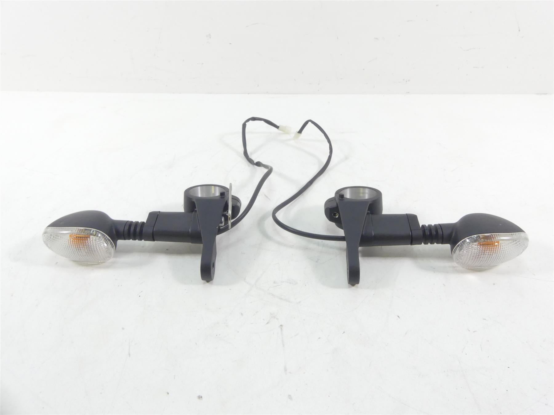 2019 Moto Guzzi V7 III Stone 750 Front Blinker Turn Signal Set 2D000261 2D000262