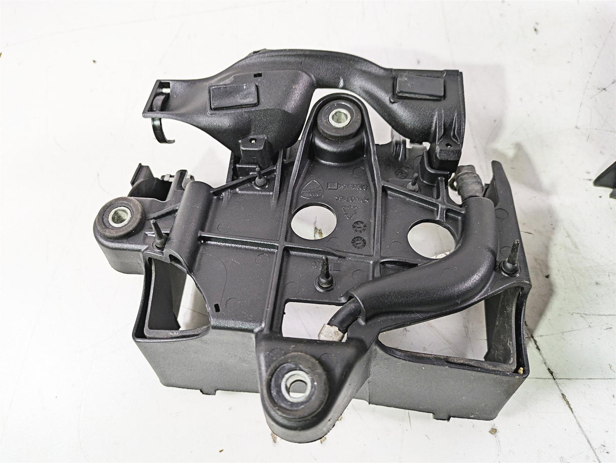 2015 Ducati Panigale 1299 S Cdi & Battery Holder Set 8291A361A 8291A541B {{ shop.shopifyCountryName }} - Mototech271