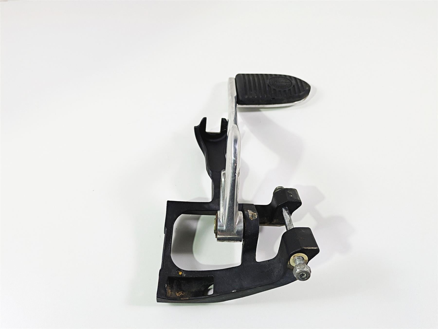 2016 Indian Chief Classic Left Front Floor Board Mount & Brake Pedal 1019864 {{ shop.shopifyCountryName }} - Mototech271