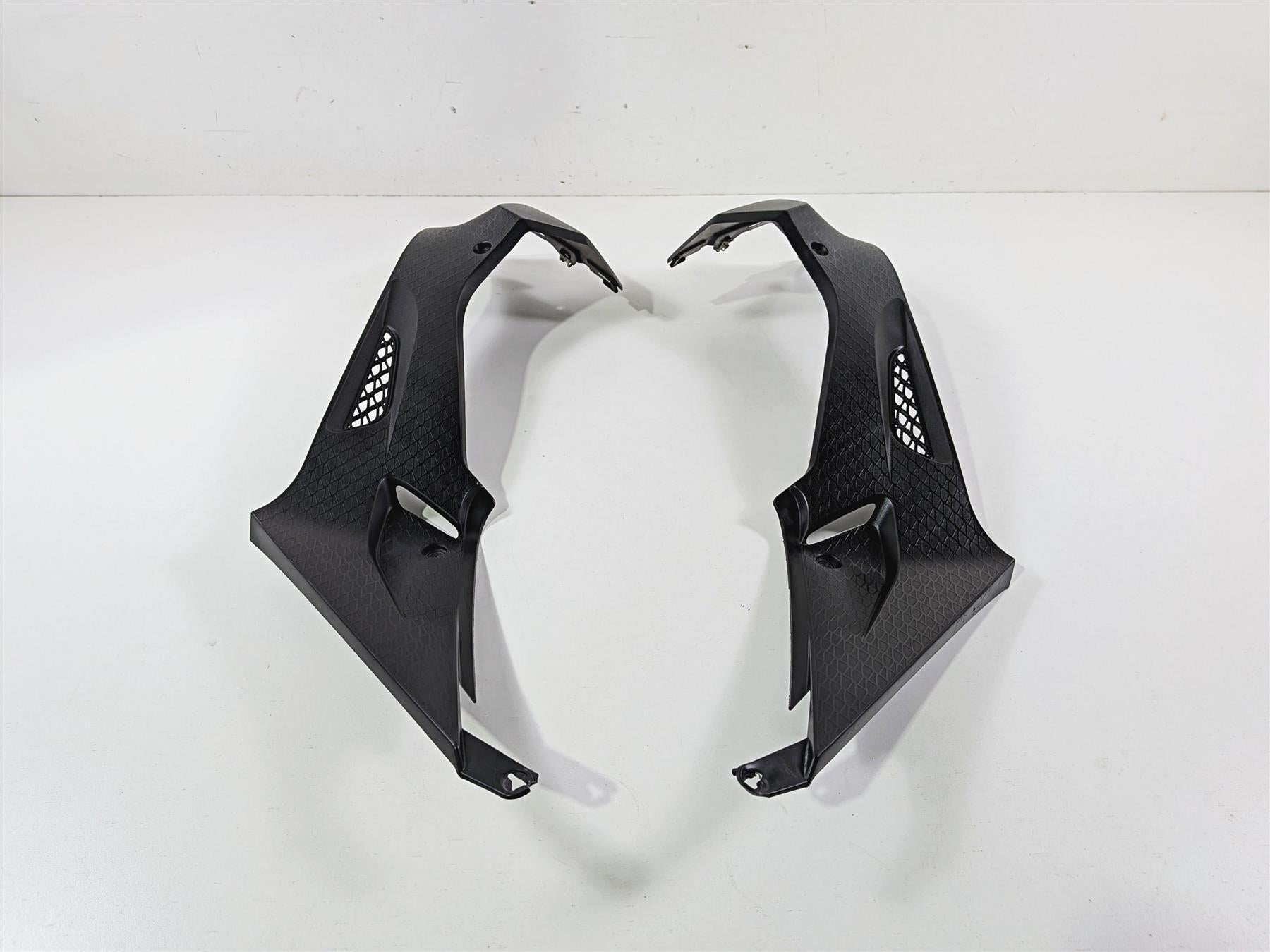 2014 BMW S1000RR K46 Under Tank Side Cover Fairing Set 46637715926 46637715925 {{ shop.shopifyCountryName }} - Mototech271