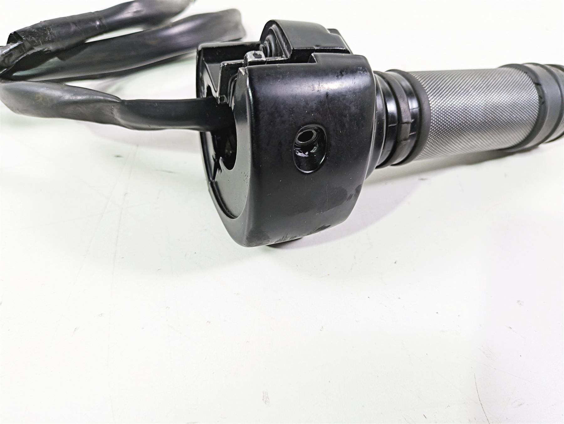 2008 Harley FLSTSB Cross Bones Right Hand Control Switch -No Plug 71684-06A {{ shop.shopifyCountryName }} - Mototech271