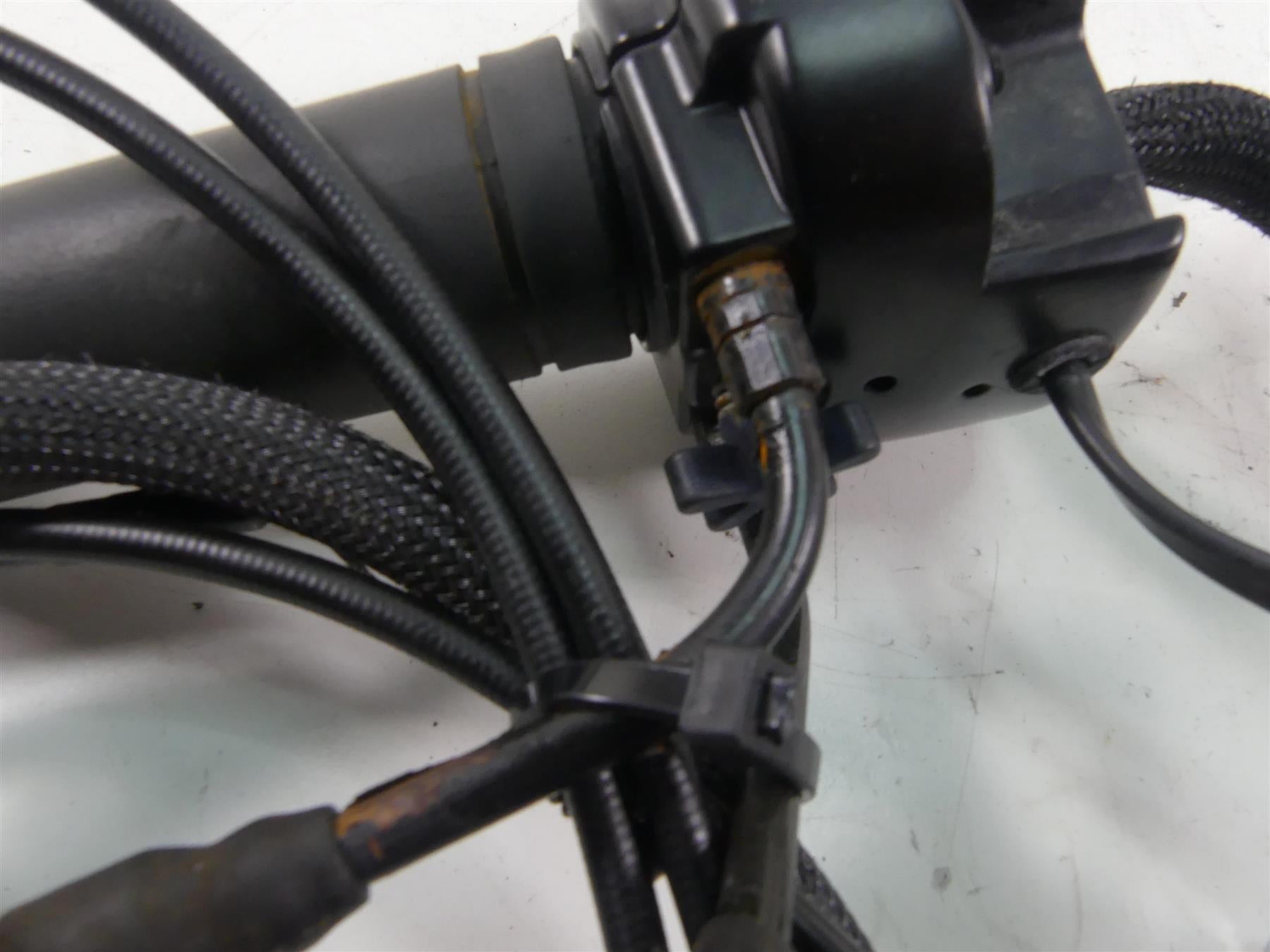 2010 Harley FXDWG Dyna Wide Glide Right Hand Control Switch & Blinker 71684-06A {{ shop.shopifyCountryName }} - Mototech271