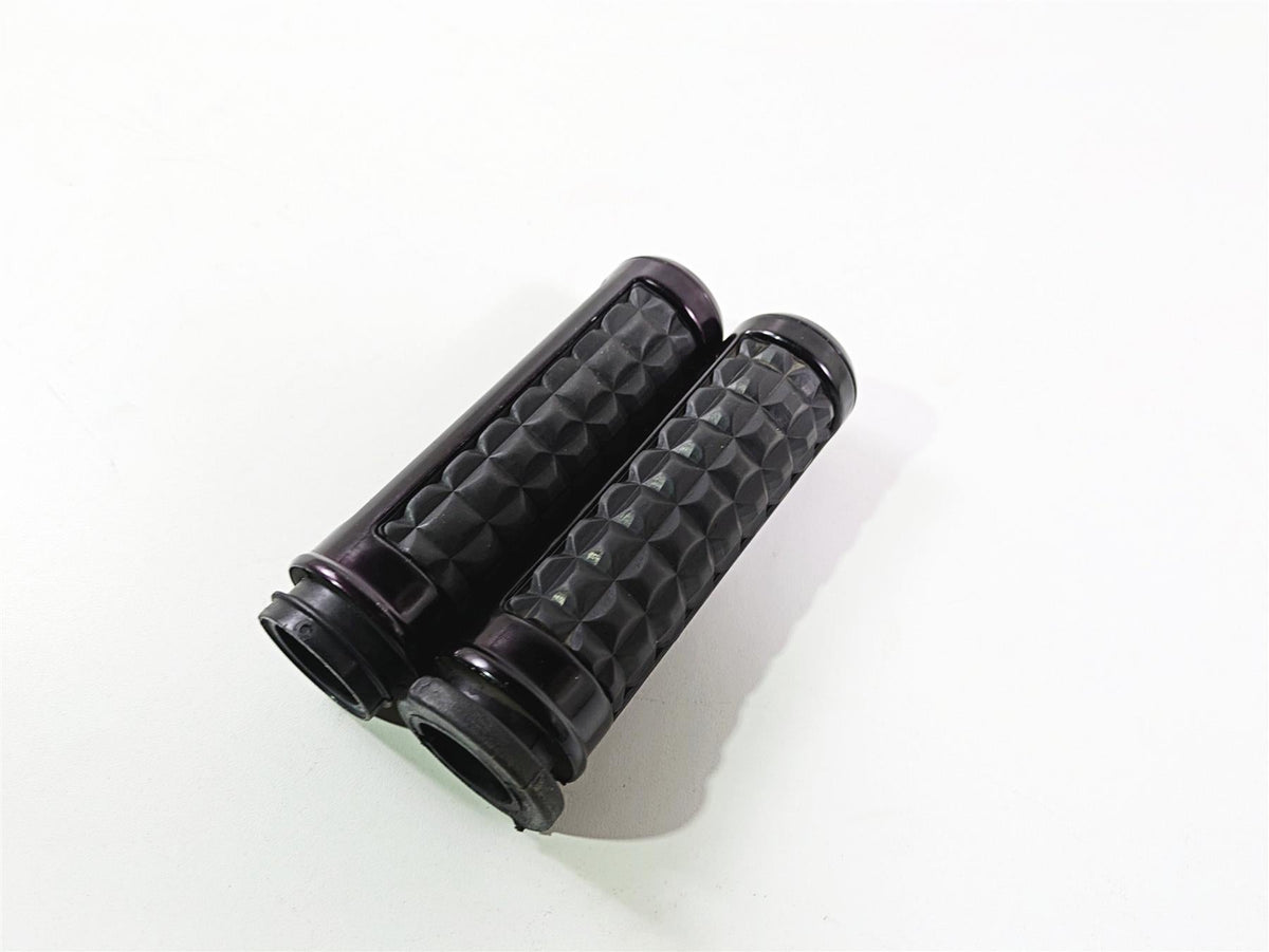 2019 Harley Softail FXDR 114 Dominion Hand Grip Set 56100231 {{ shop.shopifyCountryName }} - Mototech271