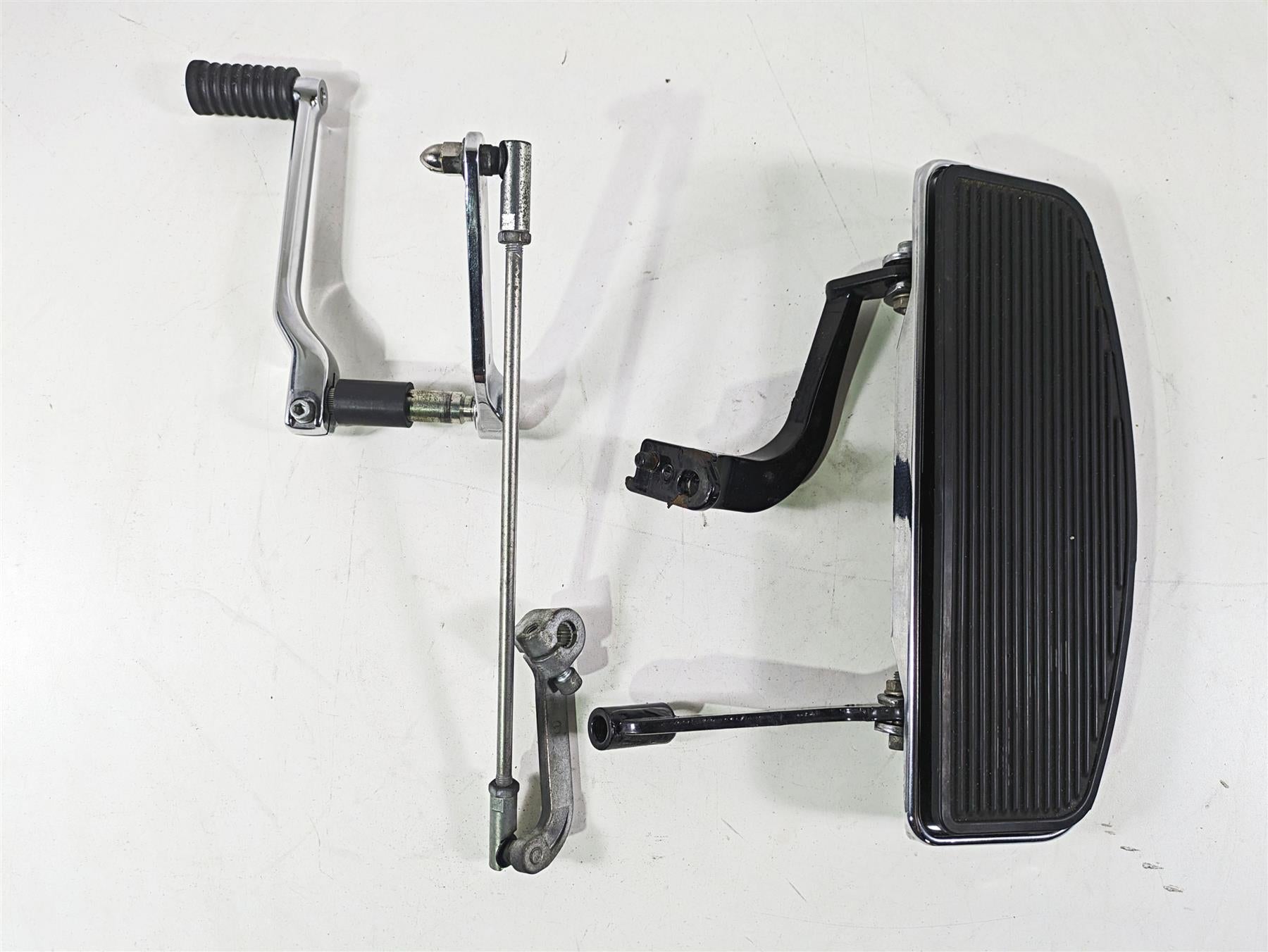 2020 Harley Touring FLHT Electra Glide Left Rider Floor Board & Shifter 50621-06 {{ shop.shopifyCountryName }} - Mototech271