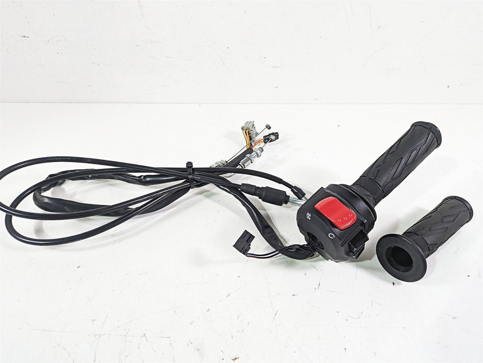2018 Suzuki GSX1300 R Hayabusa Right Hand Throttle Control Switch 37200-15H10 {{ shop.shopifyCountryName }} - Mototech271