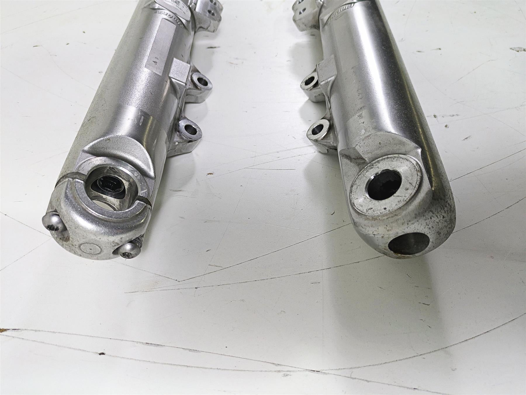 2015 Harley FXDL Dyna Low Rider Front Fork Leg Set 49mm Showa 45400052 45400051 {{ shop.shopifyCountryName }} - Mototech271