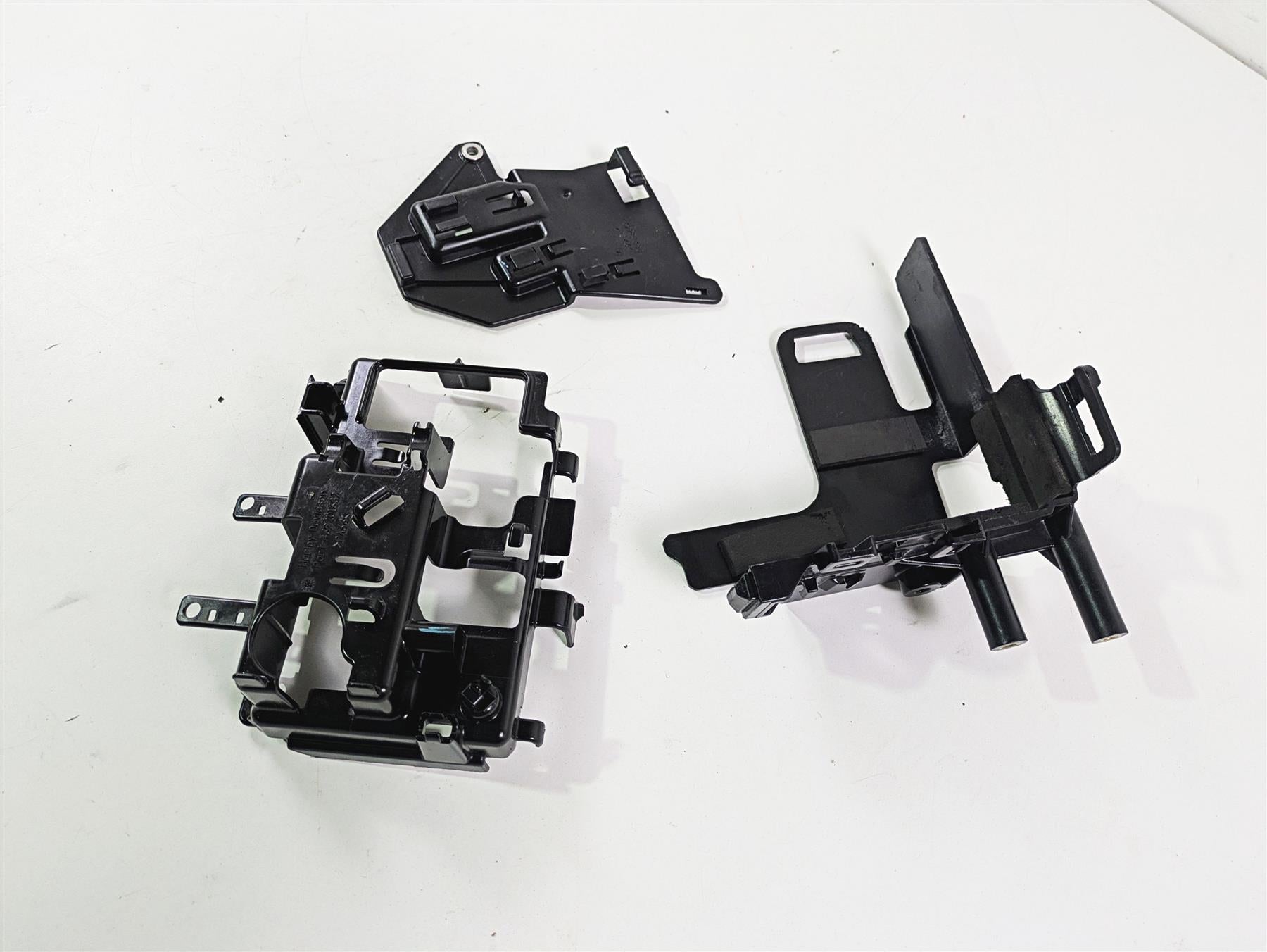 2020 Harley Softail FXST Standard Electrical Carrier Plastic Set 66000126 {{ shop.shopifyCountryName }} - Mototech271