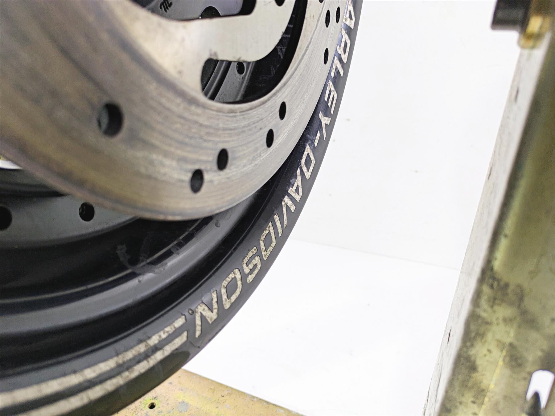 2015 Harley FXDF Dyna Fat Bob Rear Wheel Rim Straight 16x5 Black 40900261 {{ shop.shopifyCountryName }} - Mototech271
