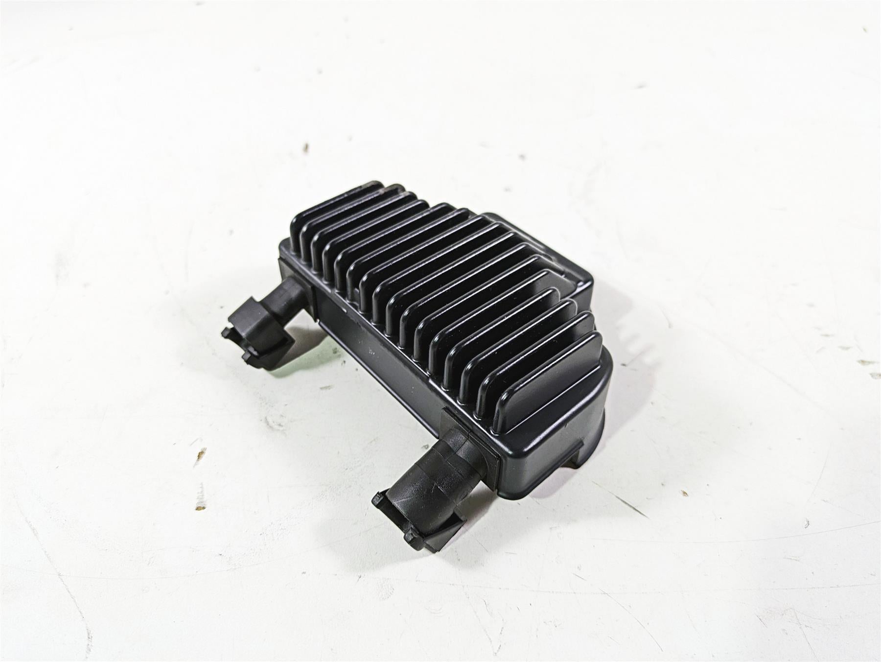 2012 Harley FLD Dyna Switchback Rectifier Voltage Regulator 74631-08A {{ shop.shopifyCountryName }} - Mototech271