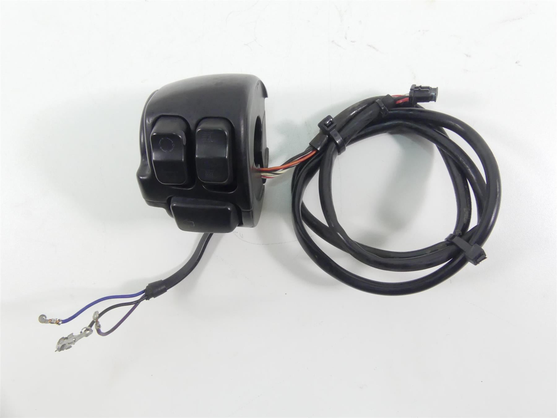 2016 Harley FXDL Dyna Low Rider Left Hand Blinker Light Control Switch 71500372 {{ shop.shopifyCountryName }} - Mototech271