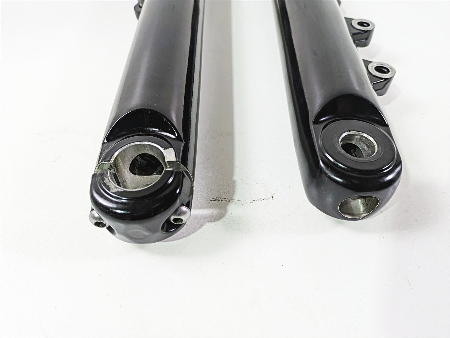 2011 Harley FXDC Dyna Super Glide Showa Front Fork Lowers 49 46607-06A 46608-06B {{ shop.shopifyCountryName }} - Mototech271