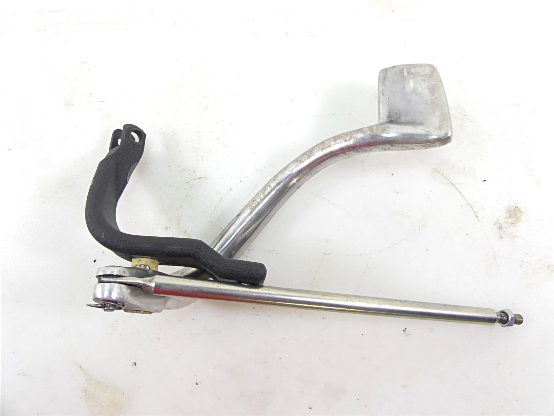 2017 Harley Dyna FXDB Street Bob Front Right Mid Peg Mount Brake Pedal 50666-07 {{ shop.shopifyCountryName }} - Mototech271