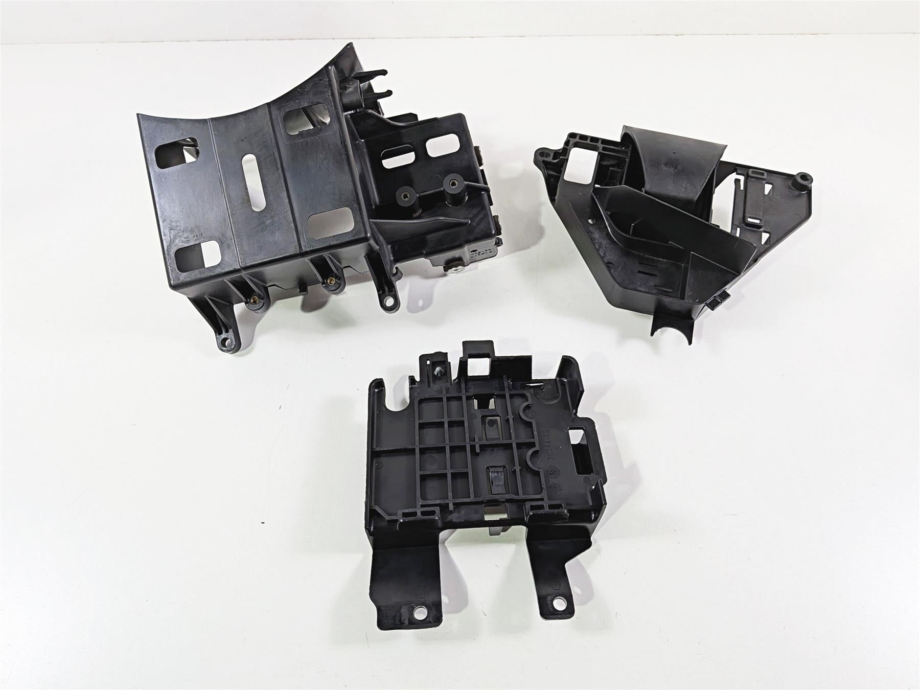 2011 Harley Touring FLHTCU CVO Electra Glide Battery Electric Tray Set 66281-09B-Mototech271