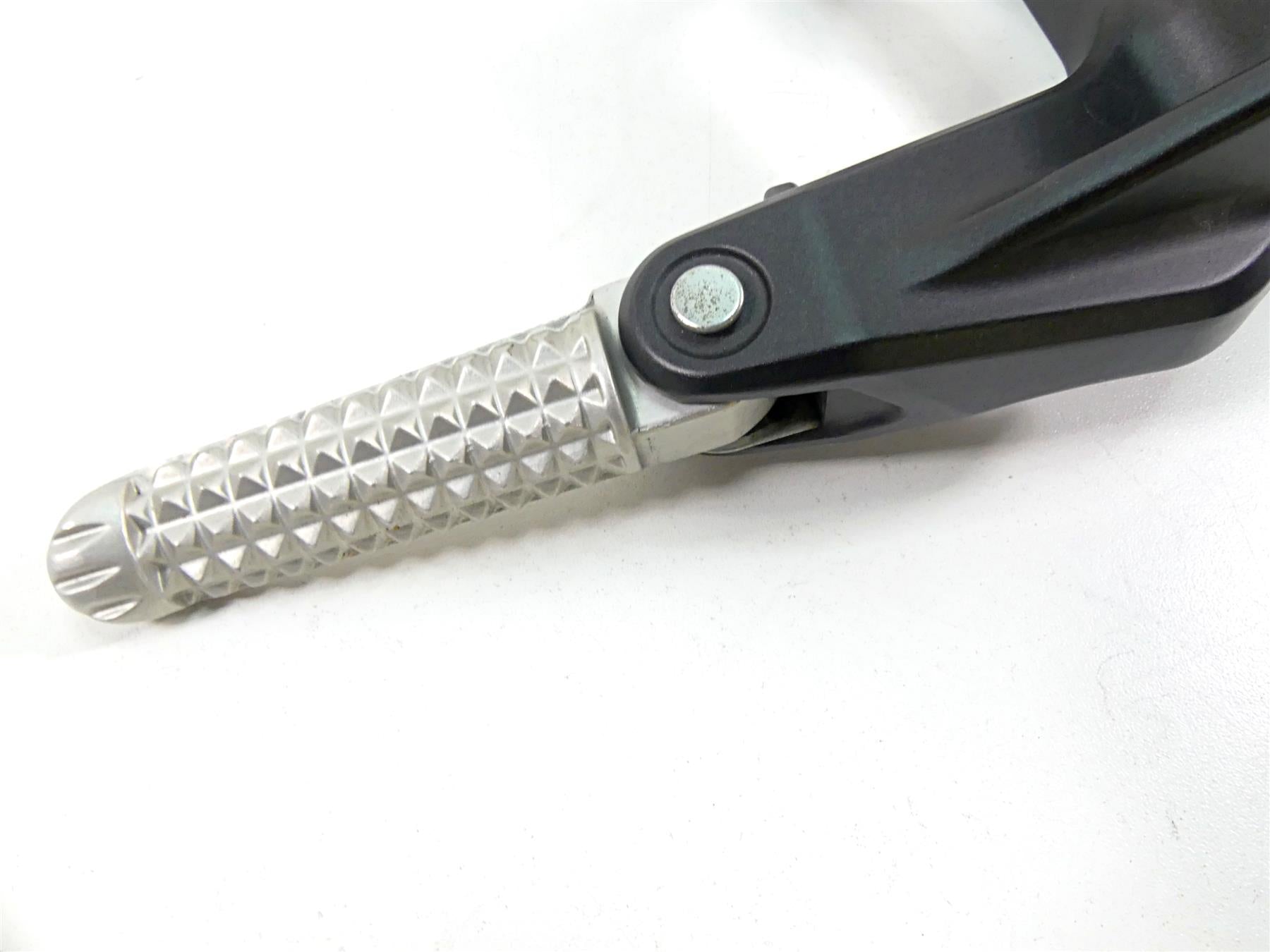 2012 Yamaha VMX17 VMAX 1700 Rear Passenger Footpeg Set 2S3-27430-00 2S3-27440-00 {{ shop.shopifyCountryName }} - Mototech271