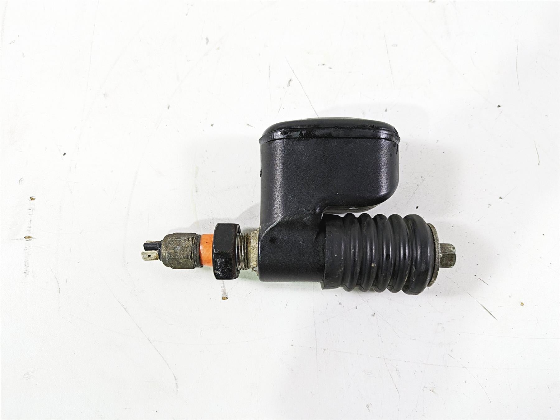 2012 Harley FLD Dyna Switchback Rear Brake Master Cylinder READ 42474-06C {{ shop.shopifyCountryName }} - Mototech271