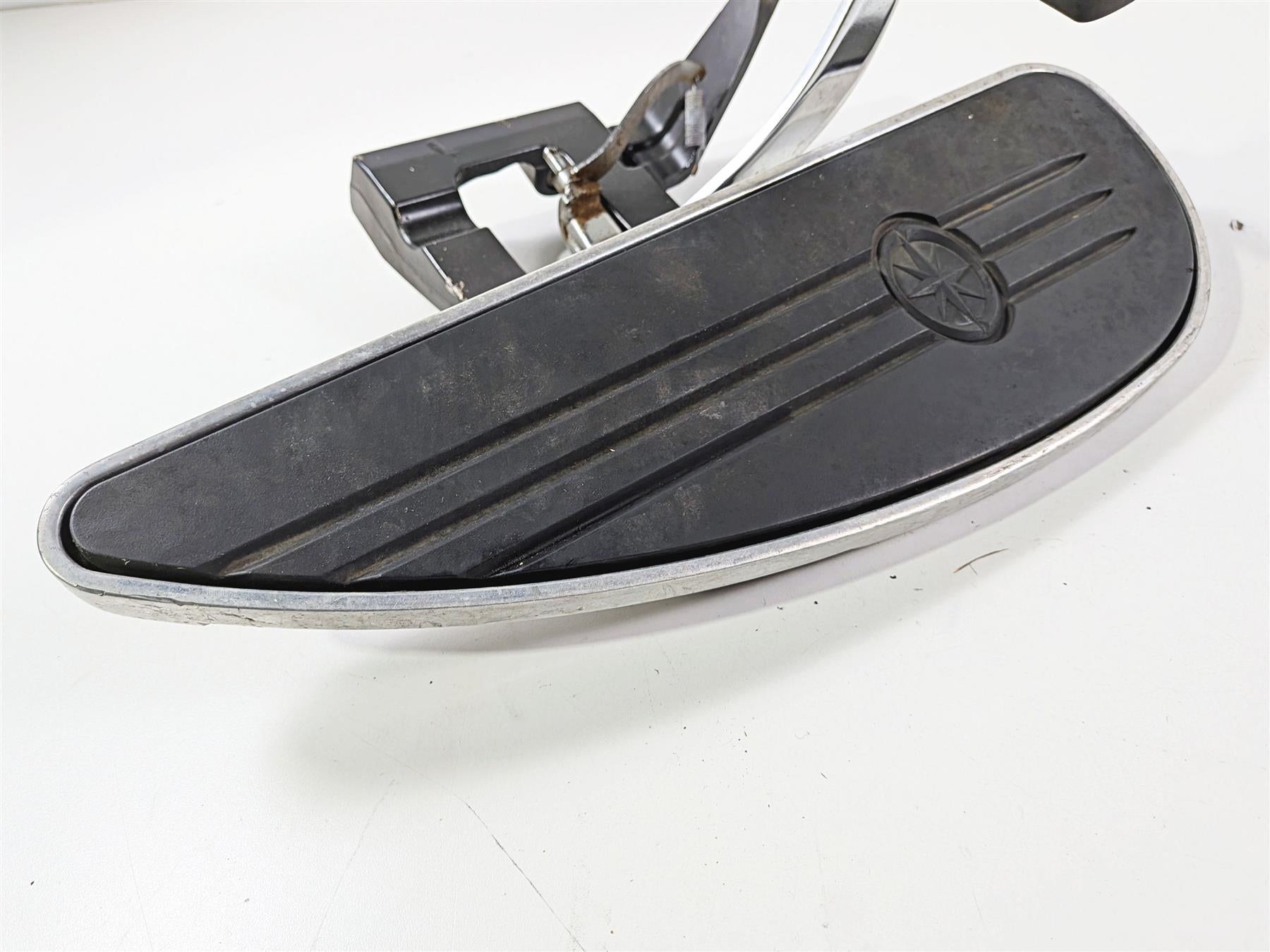 2008 Yamaha XV1900 Roadliner S Right Floor Board & Brake Pedal 1D7-27420-00-00 {{ shop.shopifyCountryName }} - Mototech271
