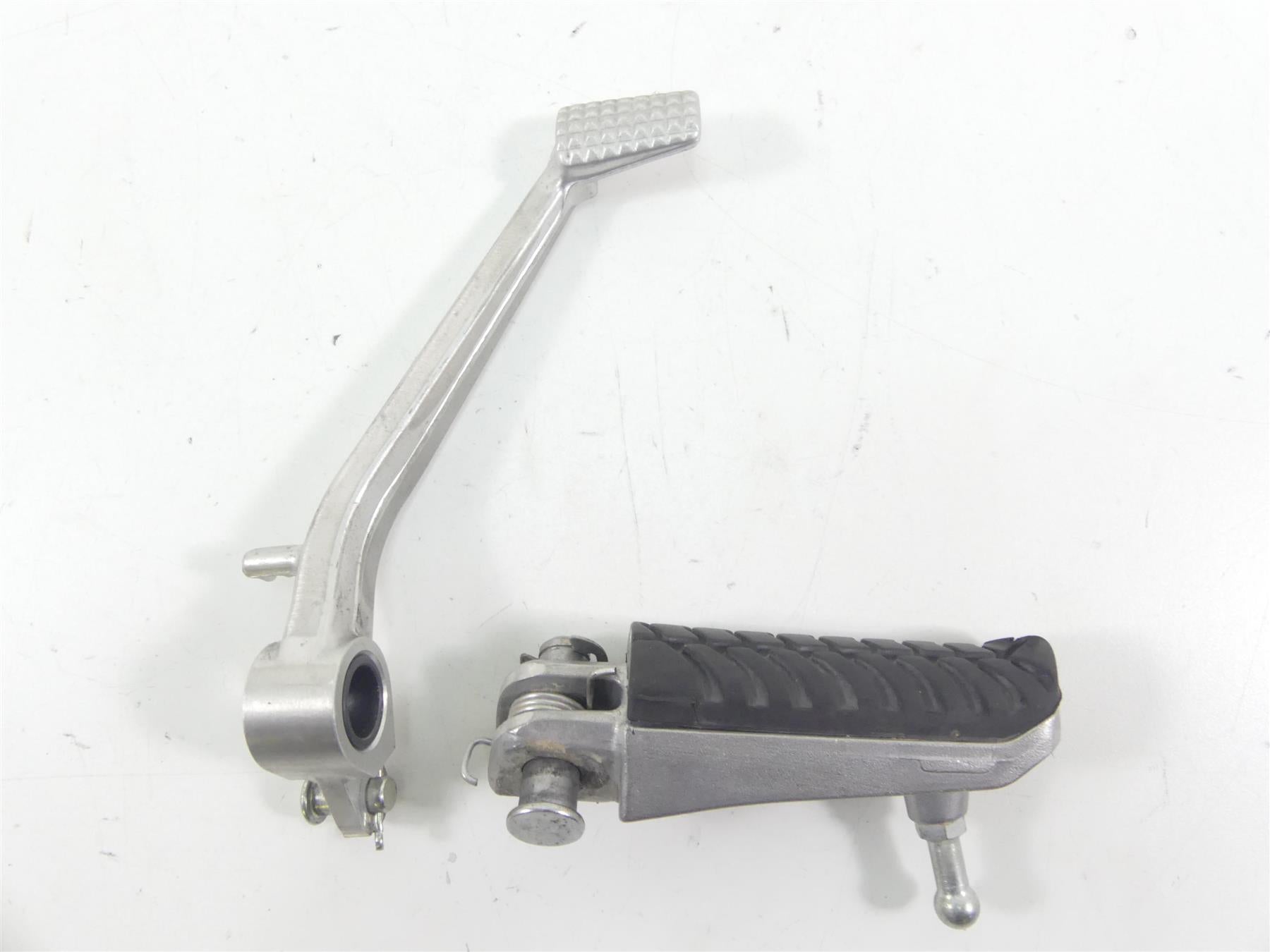 2021 Kawasaki ZX1400 ZX14R Ninja Front Right Foot Peg & Brake Pedal 13236-0096 {{ shop.shopifyCountryName }} - Mototech271