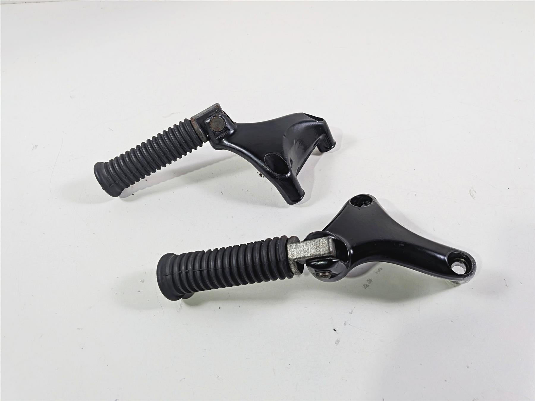 2006 Harley Sportster XL1200 C Rear Passenger Foot Peg Set 249315-04 {{ shop.shopifyCountryName }} - Mototech271