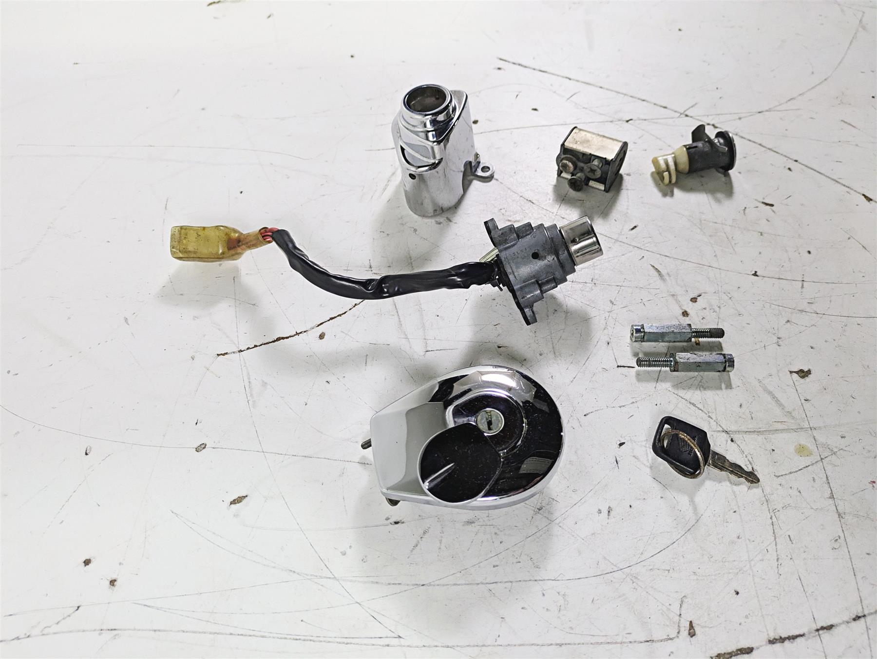 2002 Honda GL1500 CD Valkyrie Deluxe Ignition Switch Key Lock Set 35010-MZ0-A40 {{ shop.shopifyCountryName }} - Mototech271