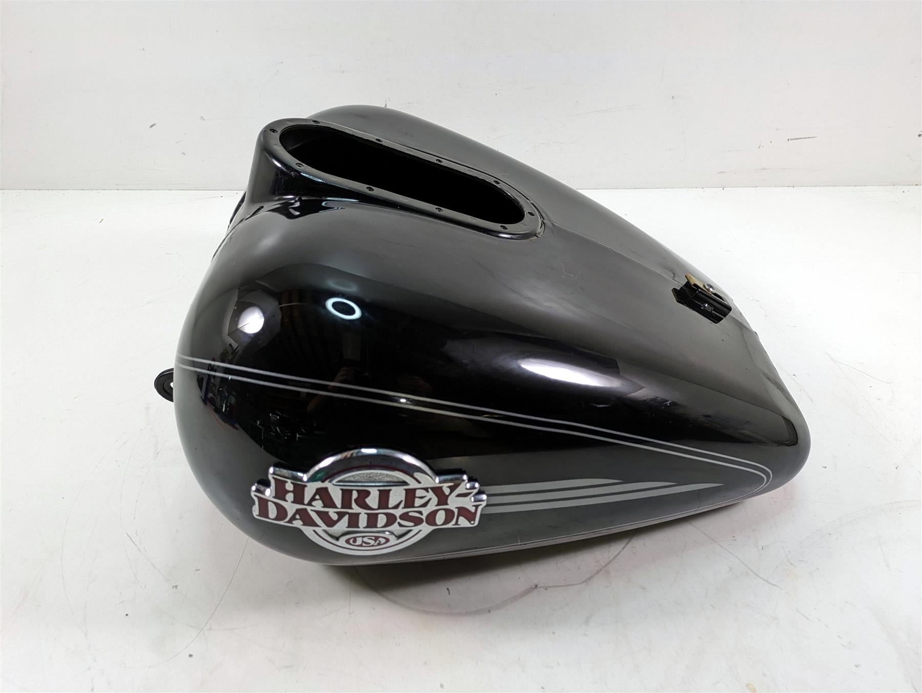 2006 Harley Touring FLHTCUI Electra Glide Vivid Black Fuel Gas Tank 61356-03 {{ shop.shopifyCountryName }} - Mototech271