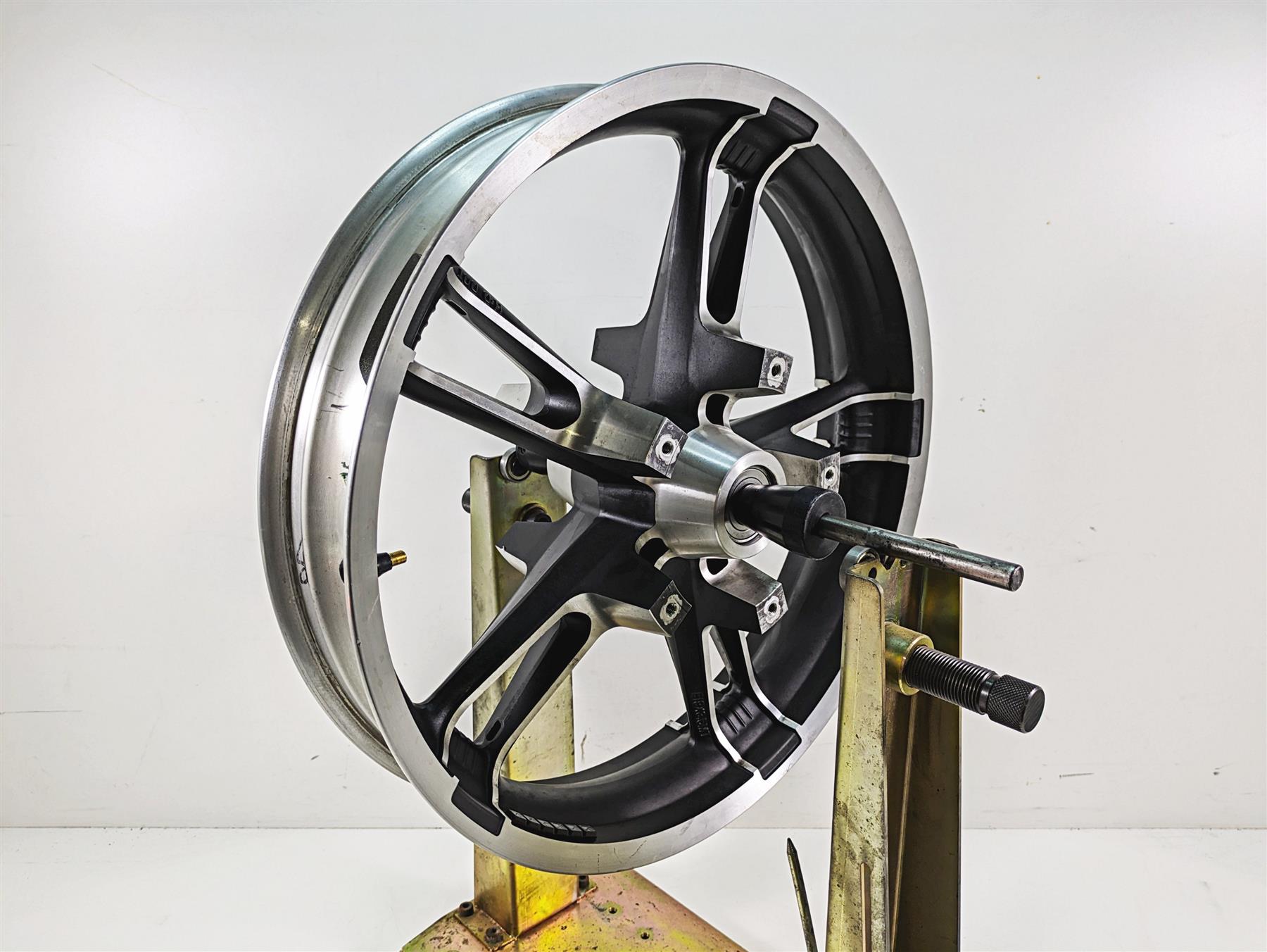 2019 Harley Touring FLHX Street Glide Front Wheel Rim 19x3.5 Enforcer 43300027 {{ shop.shopifyCountryName }} - Mototech271