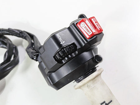 2024 Yamaha YZF R1 RN65 Right Hand Control Switch - Read B3L-8291R-03-00 {{ shop.shopifyCountryName }} - Mototech271