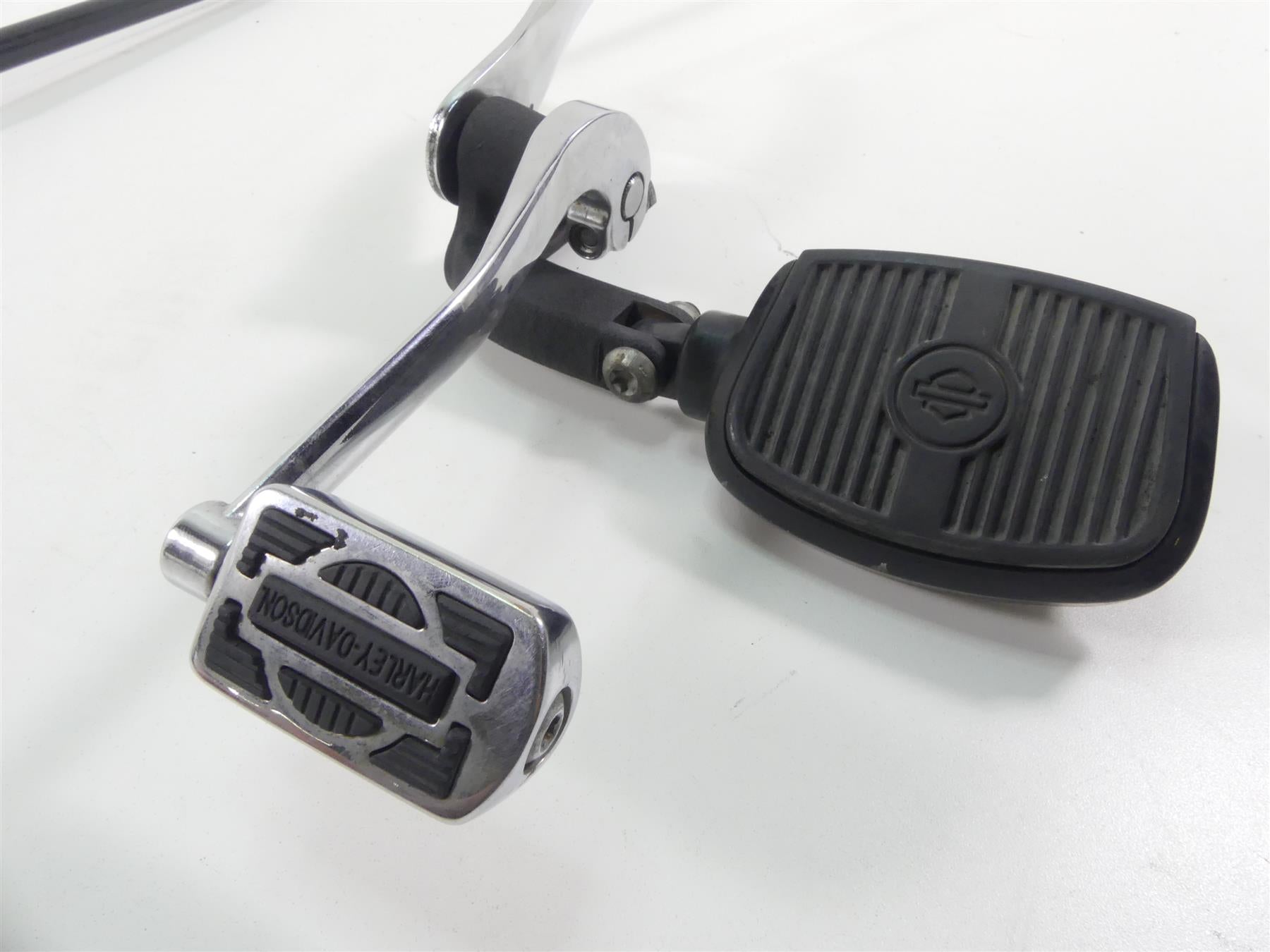 2013 Harley FXDWG Dyna Wide Glide Front Rider Forward Foot Controls 33693-03 {{ shop.shopifyCountryName }} - Mototech271