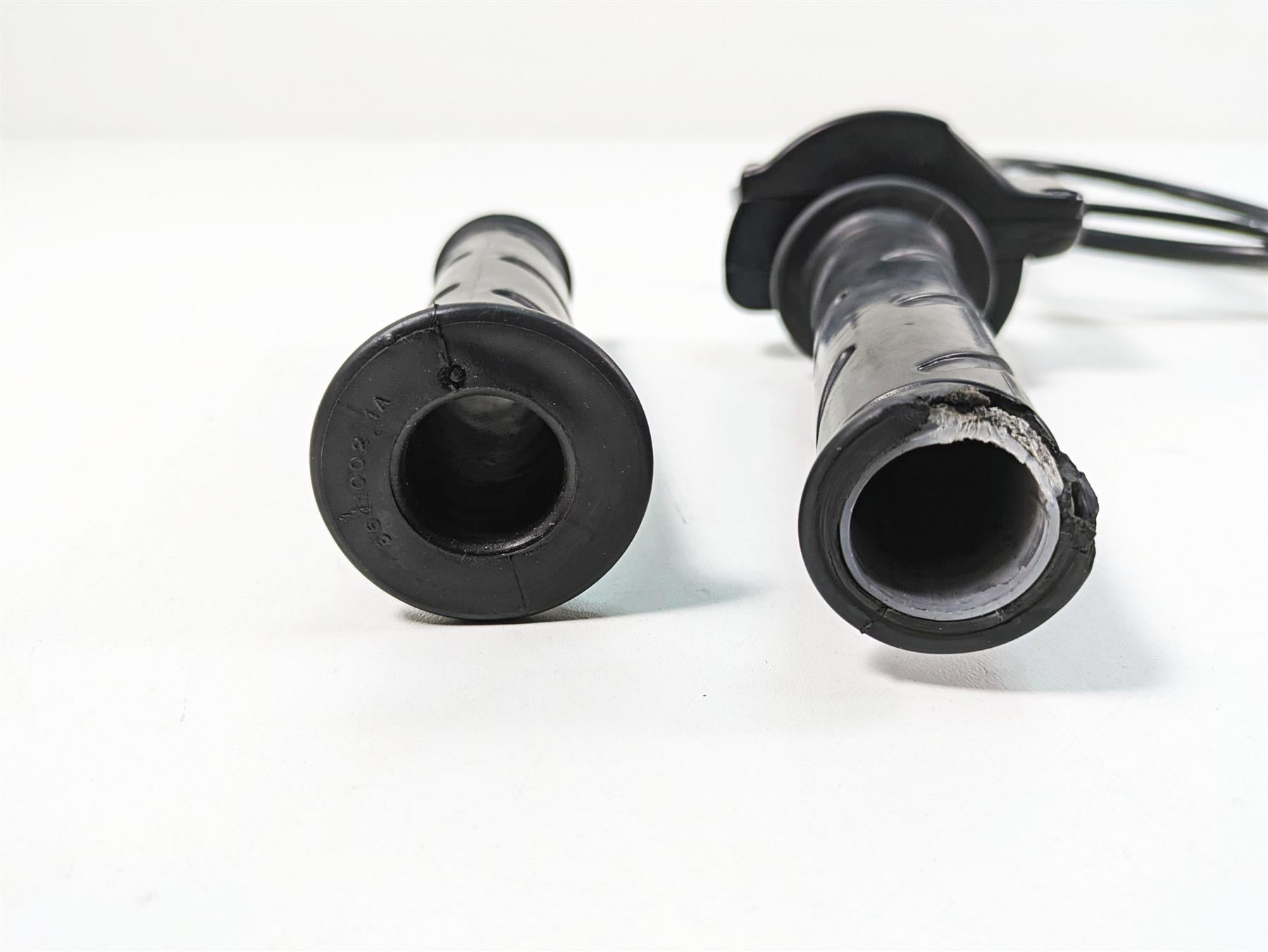 2011 Ducati Hypermotard 1100 Evo SP Throttle Control & Both Grips 65420032A {{ shop.shopifyCountryName }} - Mototech271