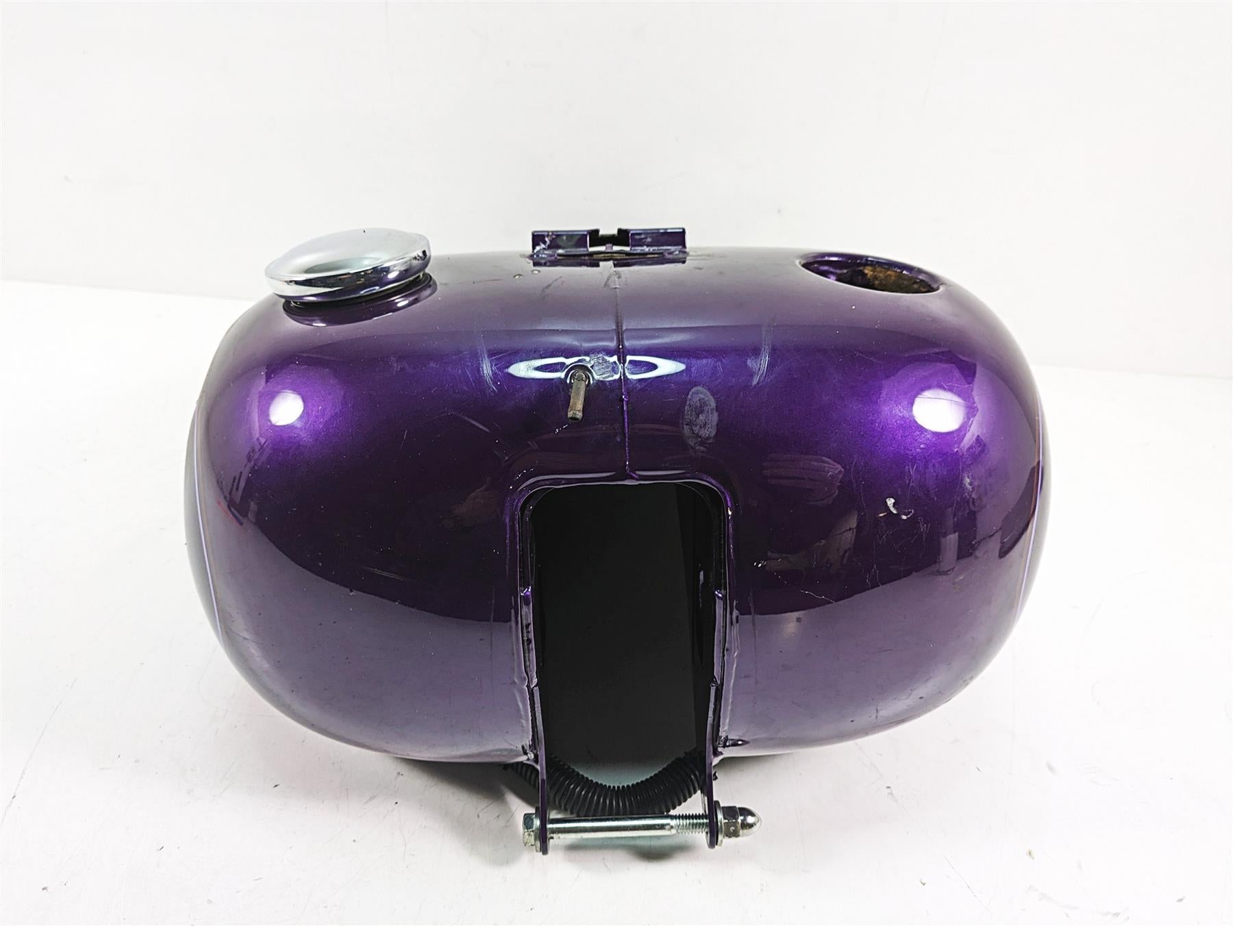2000 Harley FXSTS Softail Springer Fuel Gas Petrol Tank - Dented 62180-00D {{ shop.shopifyCountryName }} - Mototech271