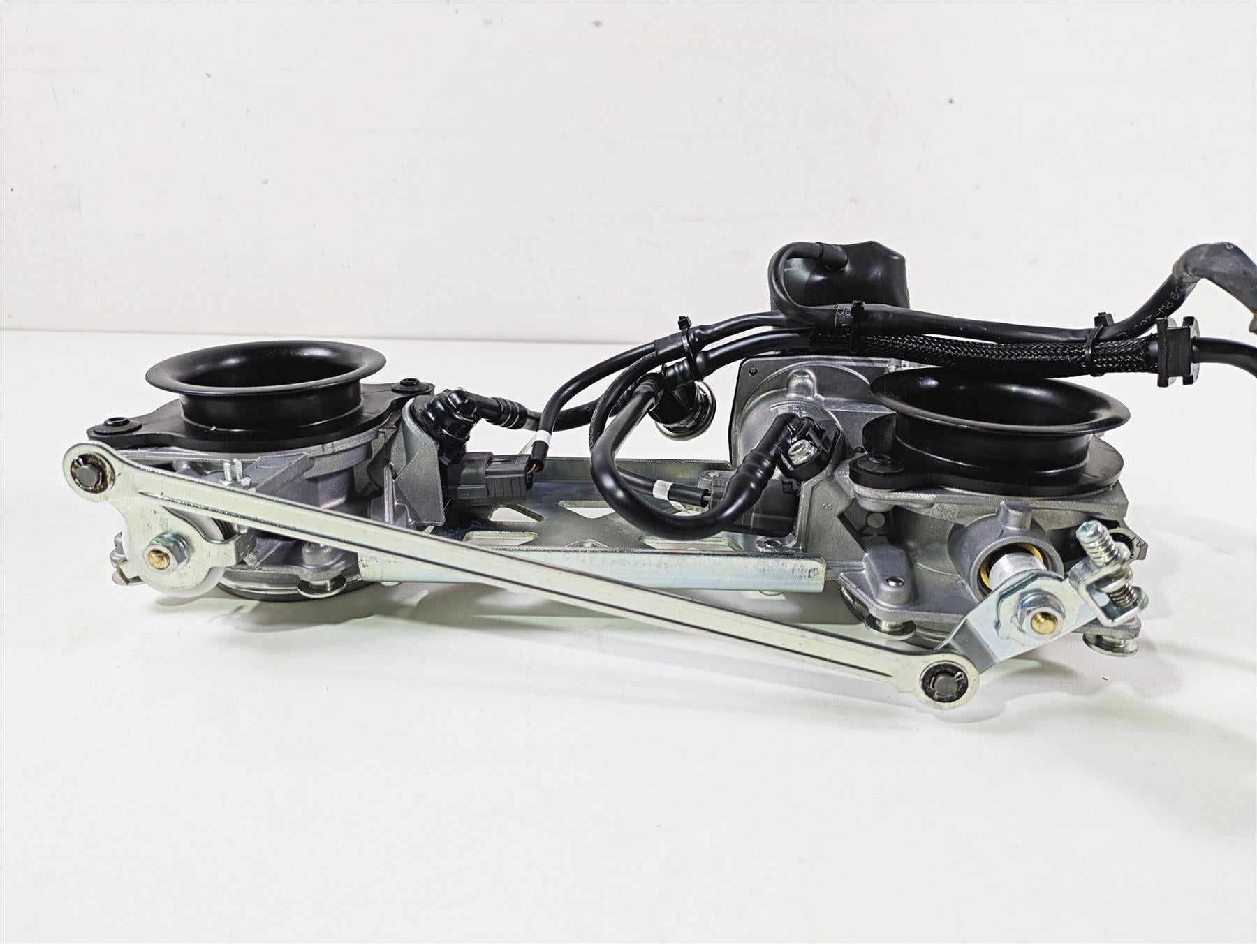 2022 Ducati Hypermotard 950 Mikuni Throttle Fuel Injection Body 4K 28240932A {{ shop.shopifyCountryName }} - Mototech271