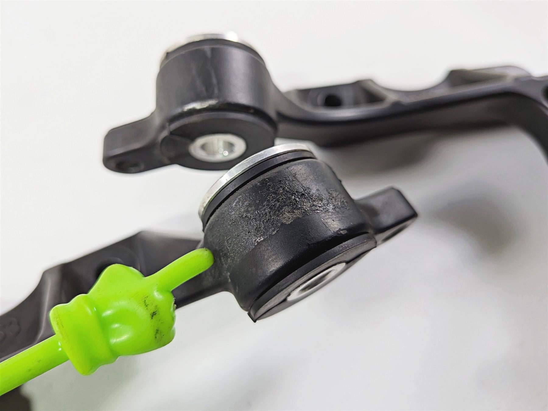 2009 Yamaha VMX17 V-Max 1700 Rear Passenger Footpeg Set - Read 2S3-27430-00-00-Mototech271