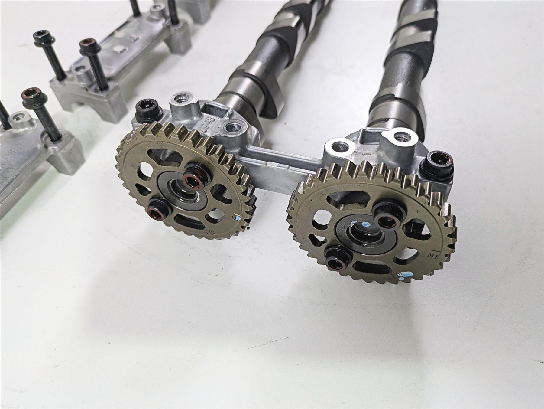 2020 Kawasaki Z900 ZR900 Camshaft Cam Shaft Set 49118-0942 49118-0979 {{ shop.shopifyCountryName }} - Mototech271