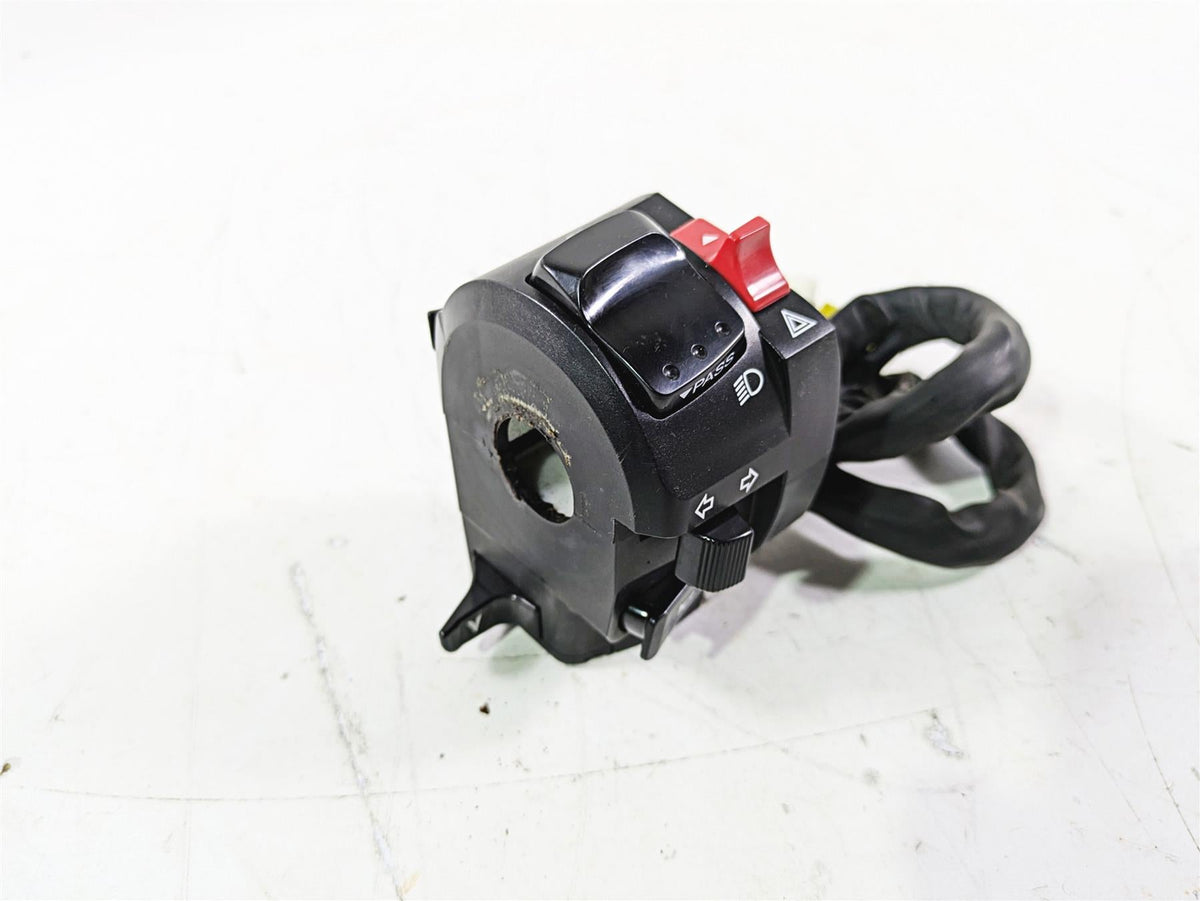 2016 Suzuki GSXR1000 Left Hand Turn Signal Lights Control Switch 37400-47H10 {{ shop.shopifyCountryName }} - Mototech271