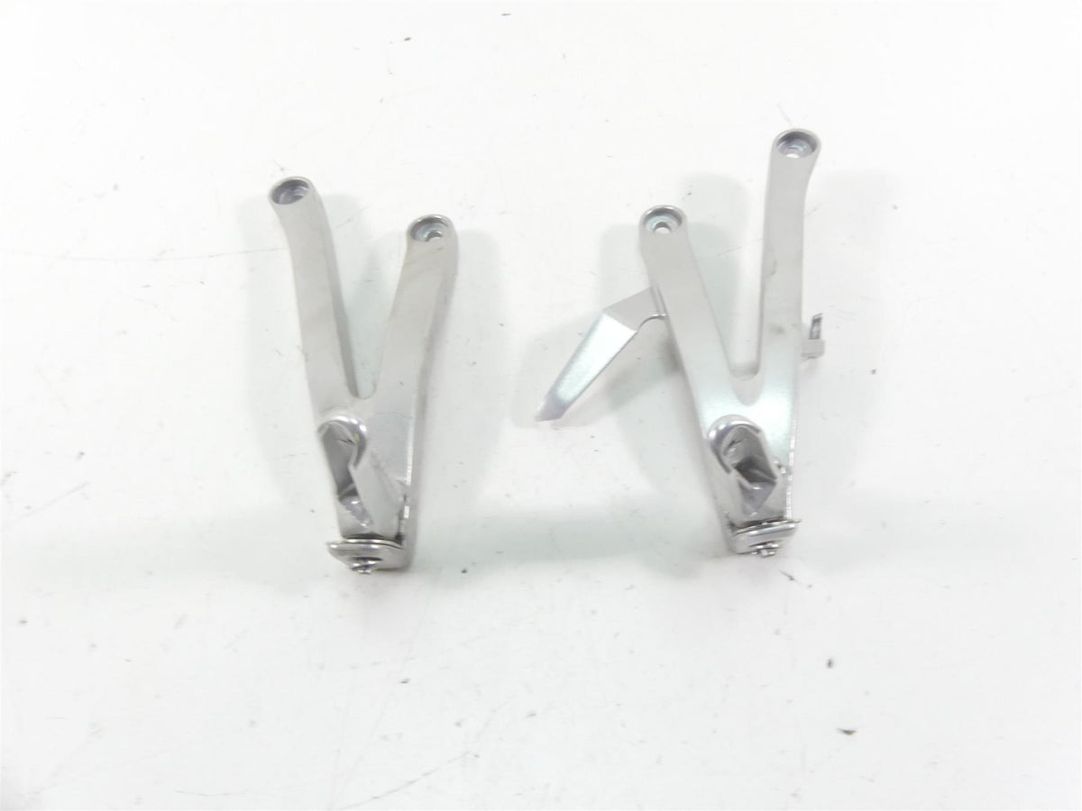 2021 Honda CBR600RR Rear Passenger Pillion Footpeg Foot Peg Set 50750-MFJ-D00 {{ shop.shopifyCountryName }} - Mototech271