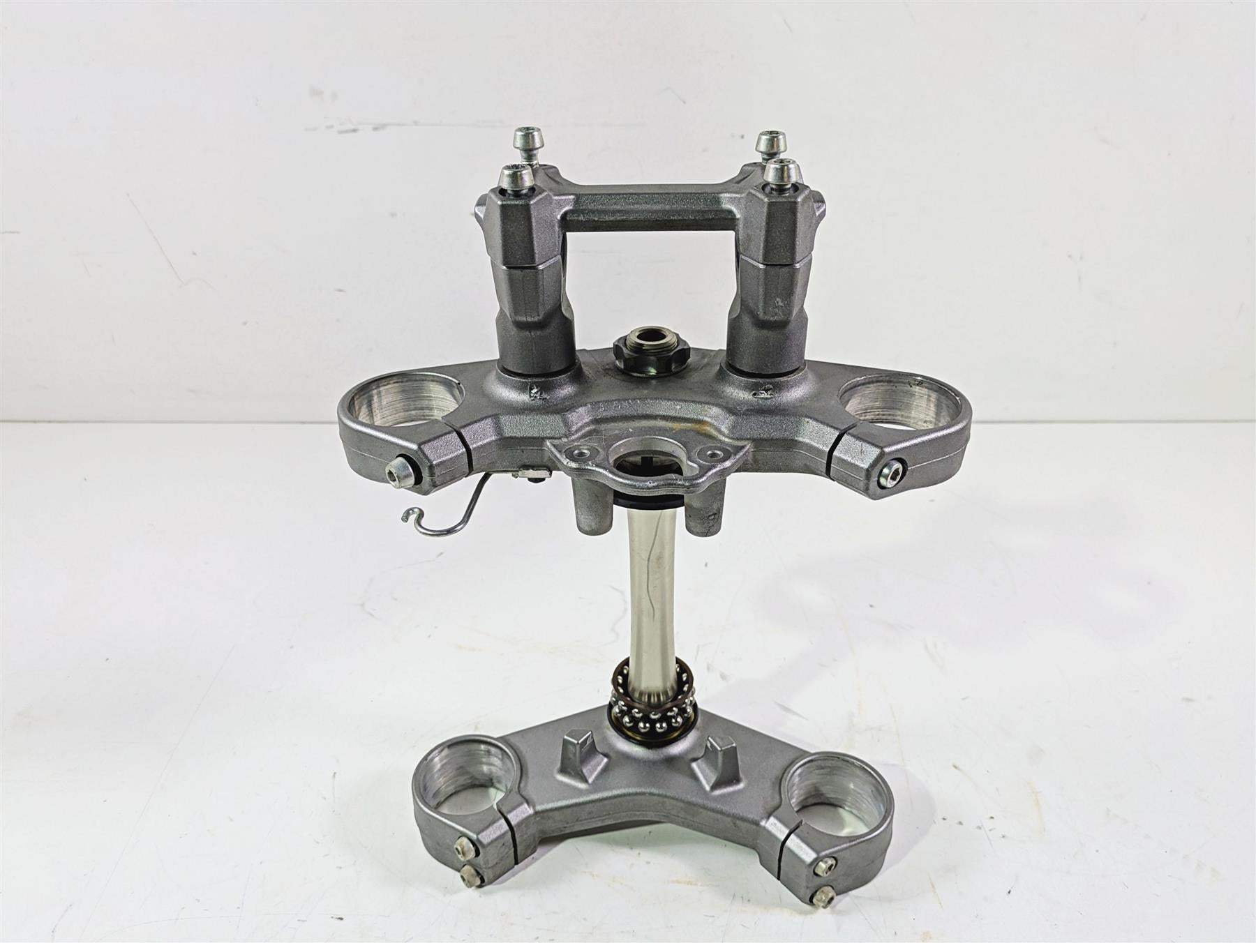 2020 Suzuki V-Strom 1050 XT Upper Lower Triple Tree Set - Read 51310-06L00-QSC {{ shop.shopifyCountryName }} - Mototech271