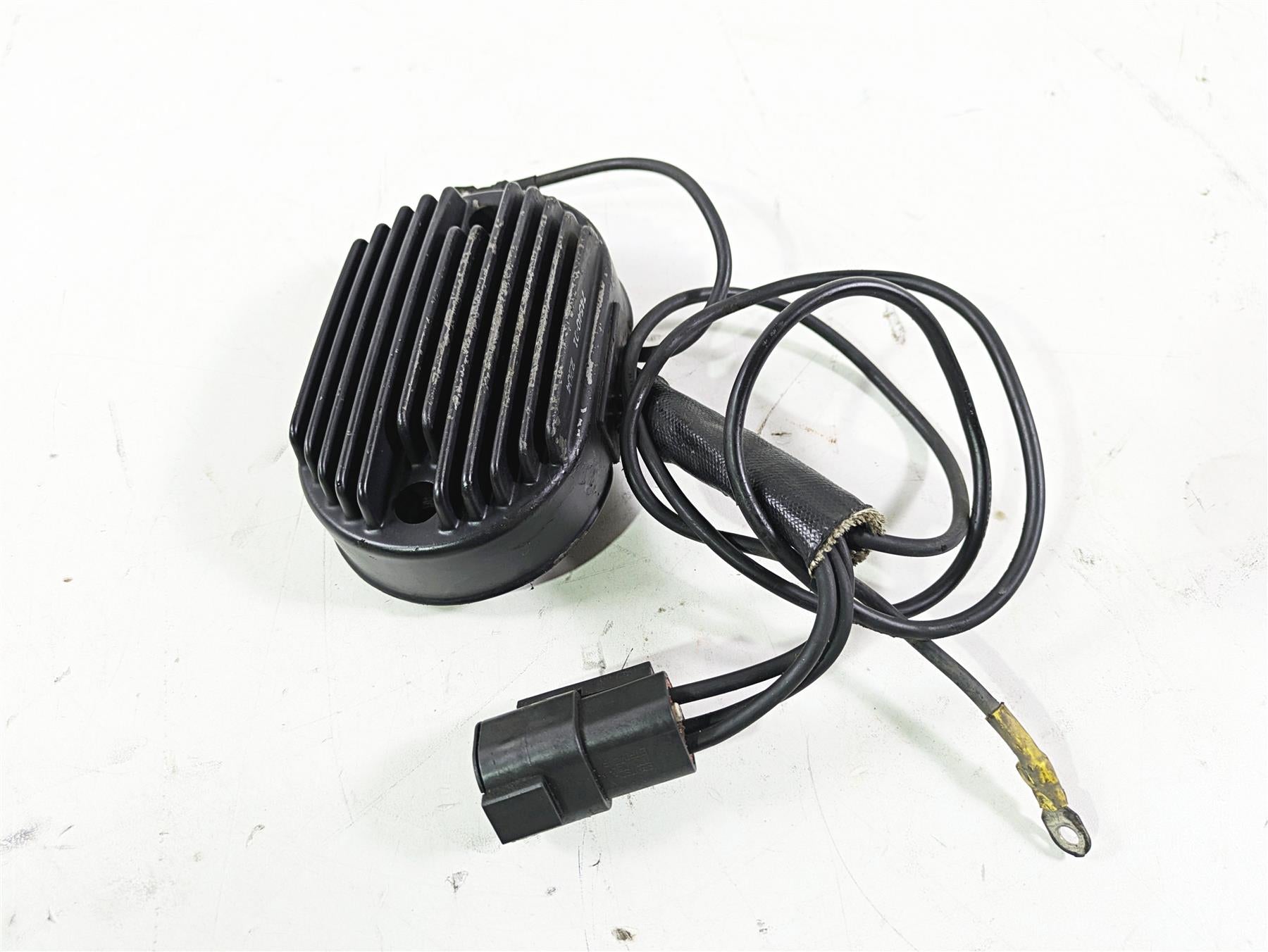 2004 Harley FLSTCI Softail Heritage Rectifier Voltage Regulator 74540-01 {{ shop.shopifyCountryName }} - Mototech271