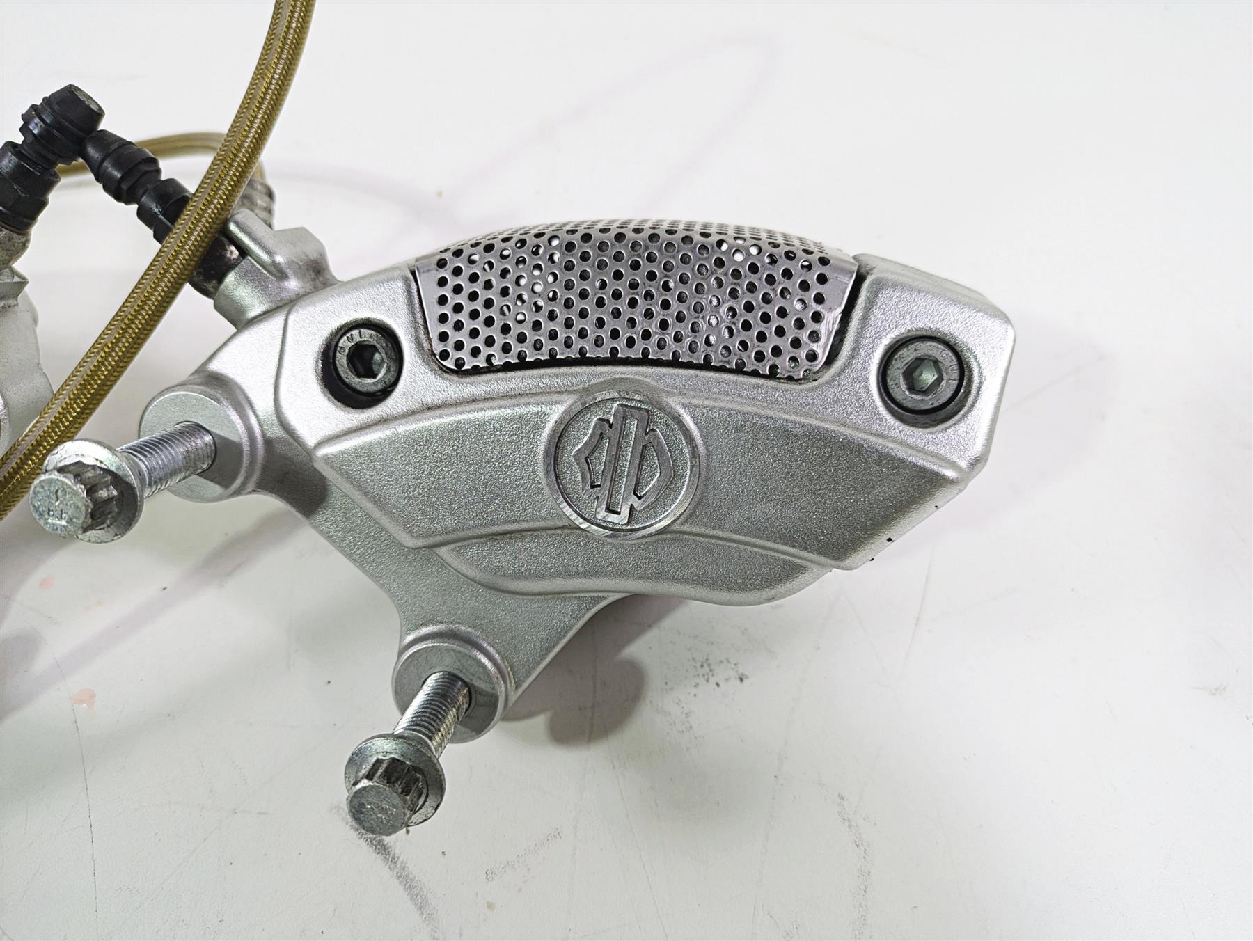 2006 Harley VRSCR Street V-Rod Front Brake Caliper Set Silver 44505-06A 44506-06 {{ shop.shopifyCountryName }} - Mototech271