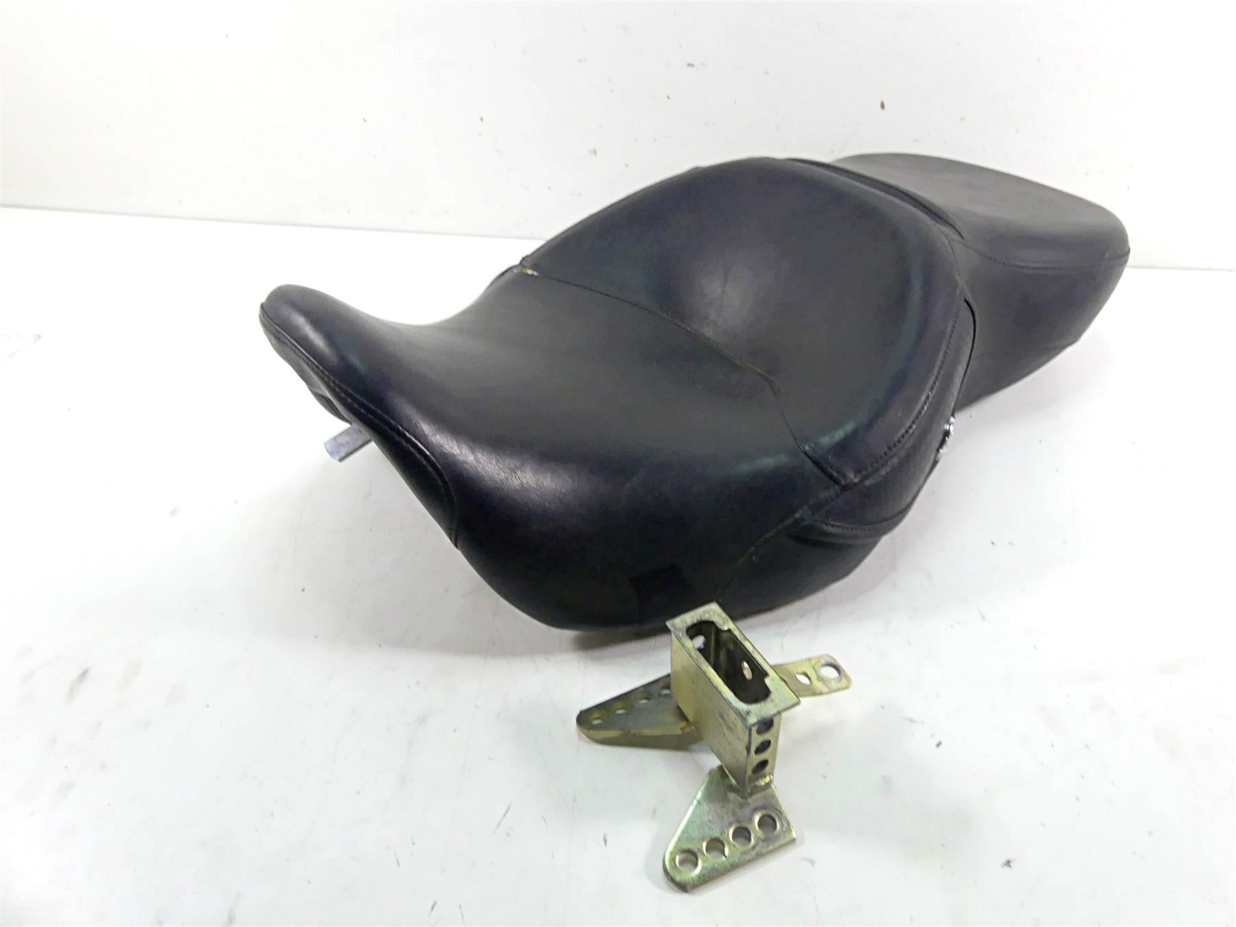 2007 Harley Touring FLHRC Road King Front Dual Driver Seat Saddle 52934-98A {{ shop.shopifyCountryName }} - Mototech271