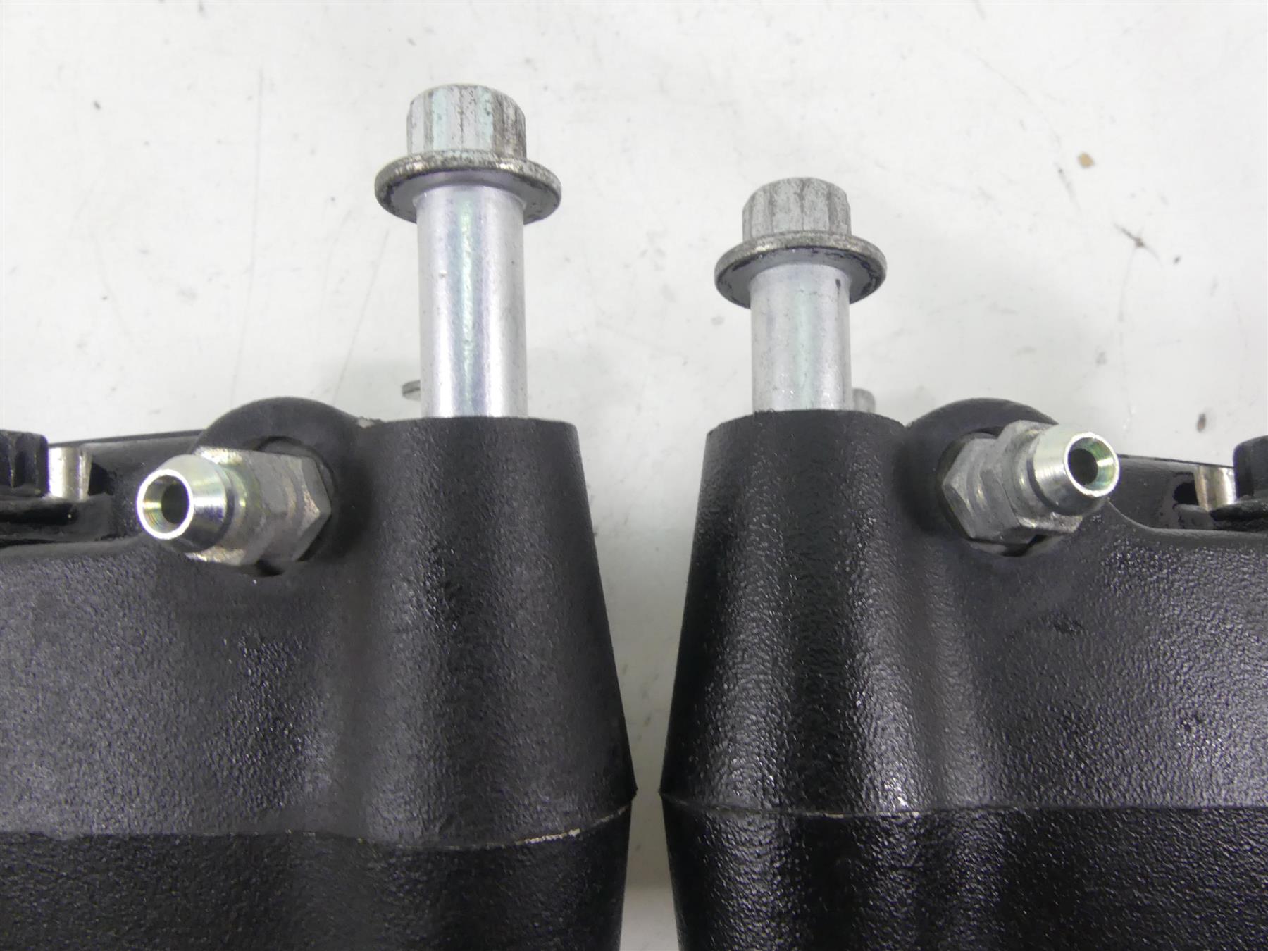 2015 Harley FXDF Dyna Fat Bob Front Brake Caliper + Line Set 41300001 41300002 {{ shop.shopifyCountryName }} - Mototech271