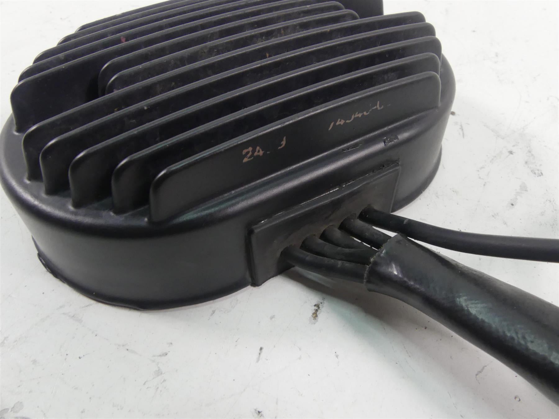 2004 Harley Softail FXSTD SE CVO Deuce Rectifier Voltage Regulator 74610-01 {{ shop.shopifyCountryName }} - Mototech271