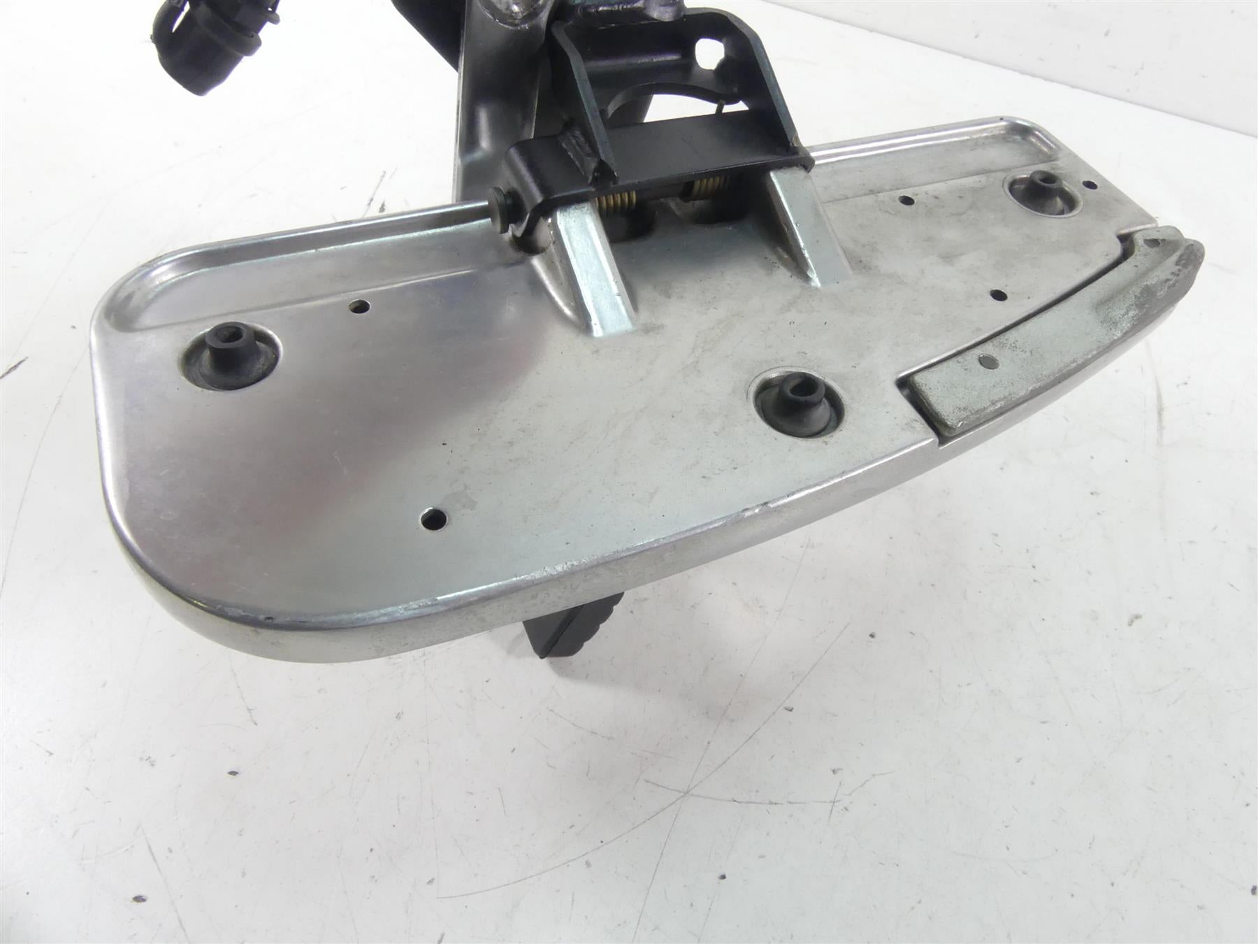 2002 Yamaha XVS1100 V-Star Right Footboard + Brake Pedal Set 5KS-27420-00-00 {{ shop.shopifyCountryName }} - Mototech271