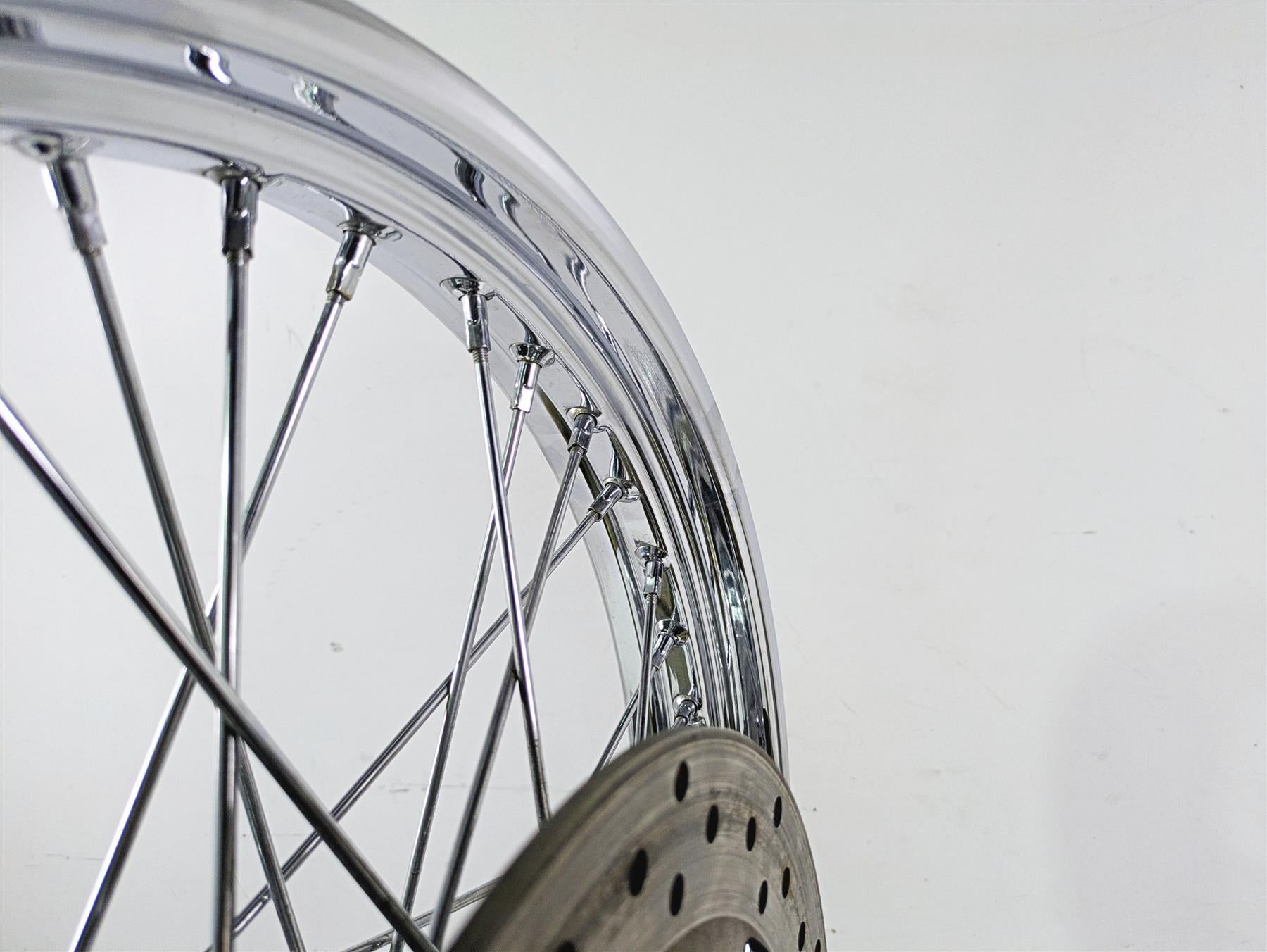 2004 Harley Softail FXSTDI Deuce Straight Front Wheel Rim Spoke 21x2.15 43671-05 {{ shop.shopifyCountryName }} - Mototech271